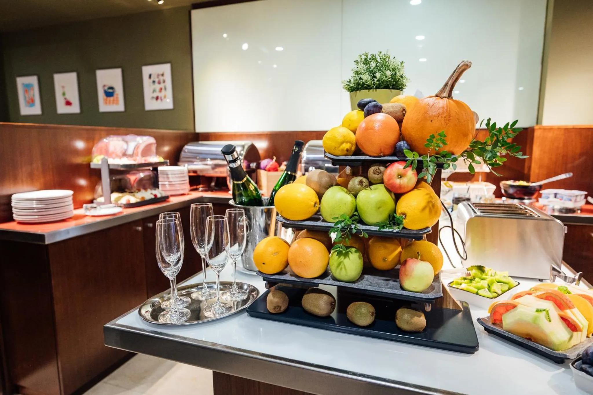 Buffet breakfast in Peakture Hotel