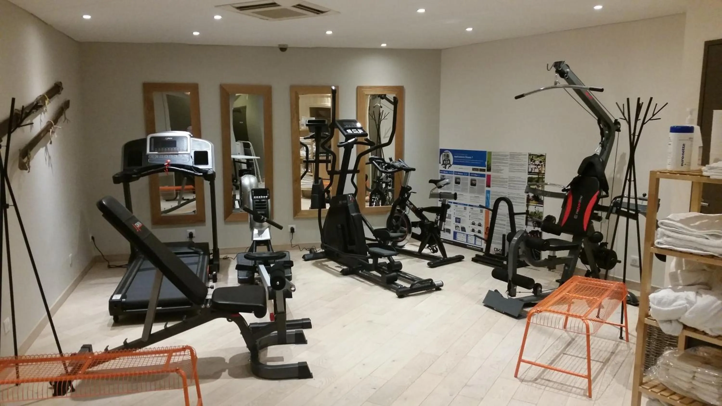 Fitness centre/facilities in Green hotels Confort Paris 13