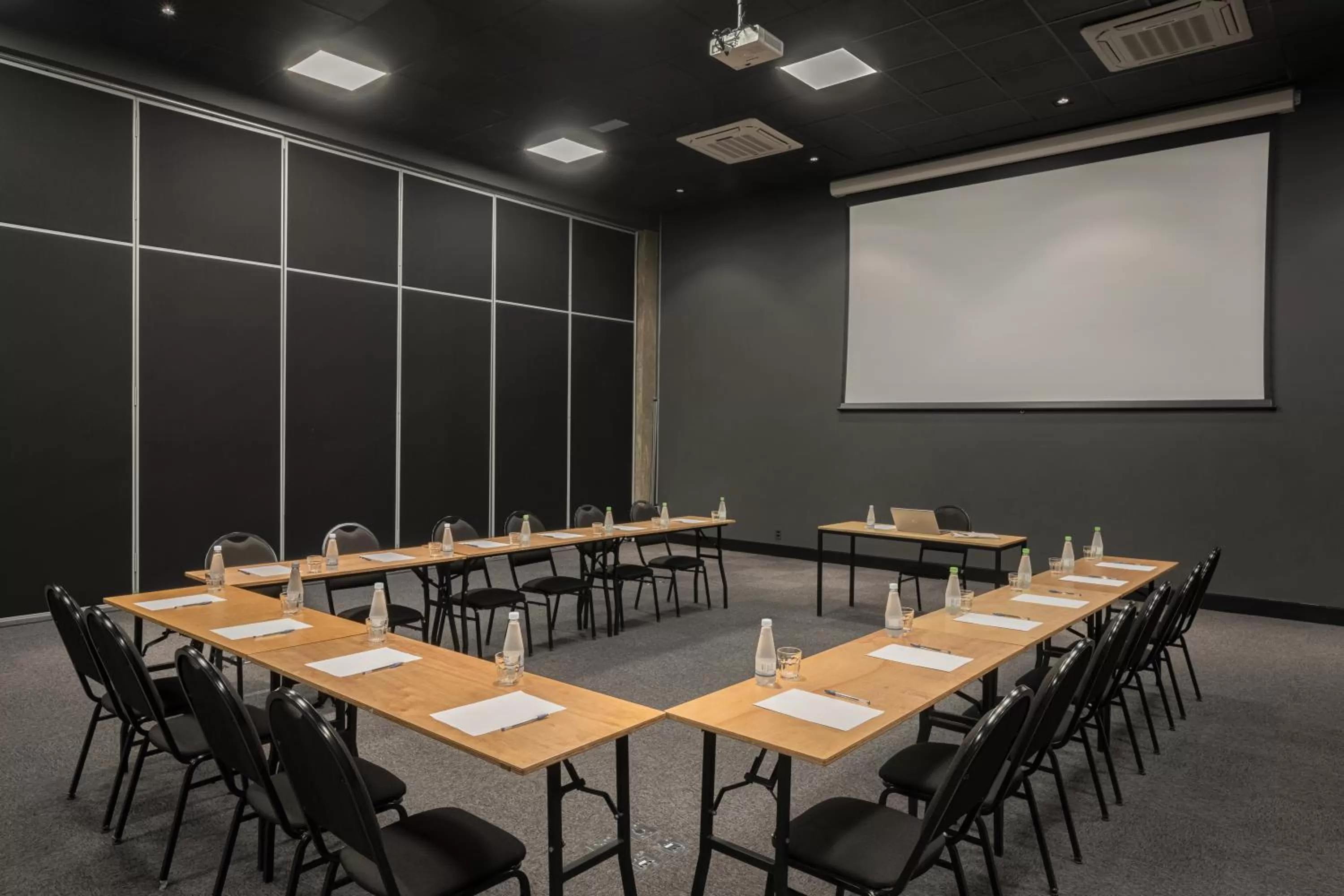 Meeting/conference room in Intercity Canoas