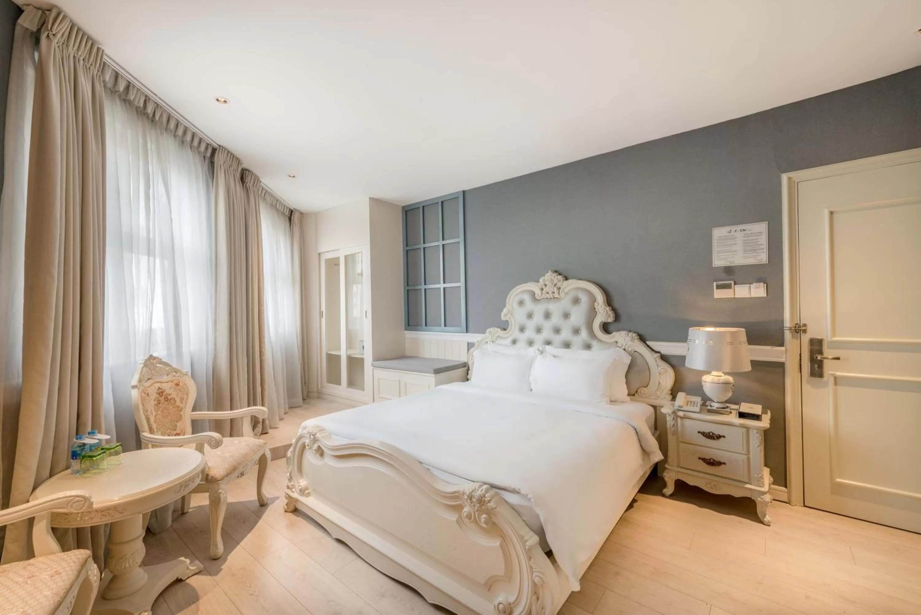 Suite in Me Saigon Boutique Hotel