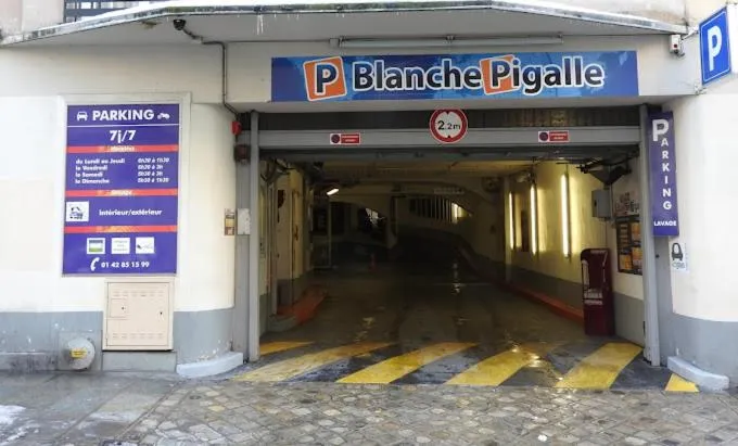 Parking in Hôtel Apollo Opéra