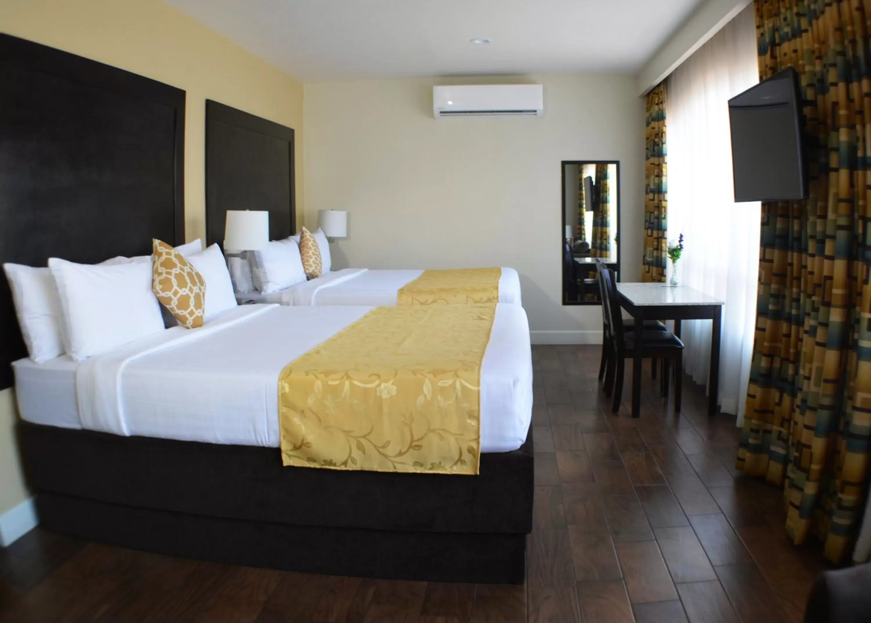 Deluxe Queen Suite in Hotel America Deluxe Queen Suite in Hotel America