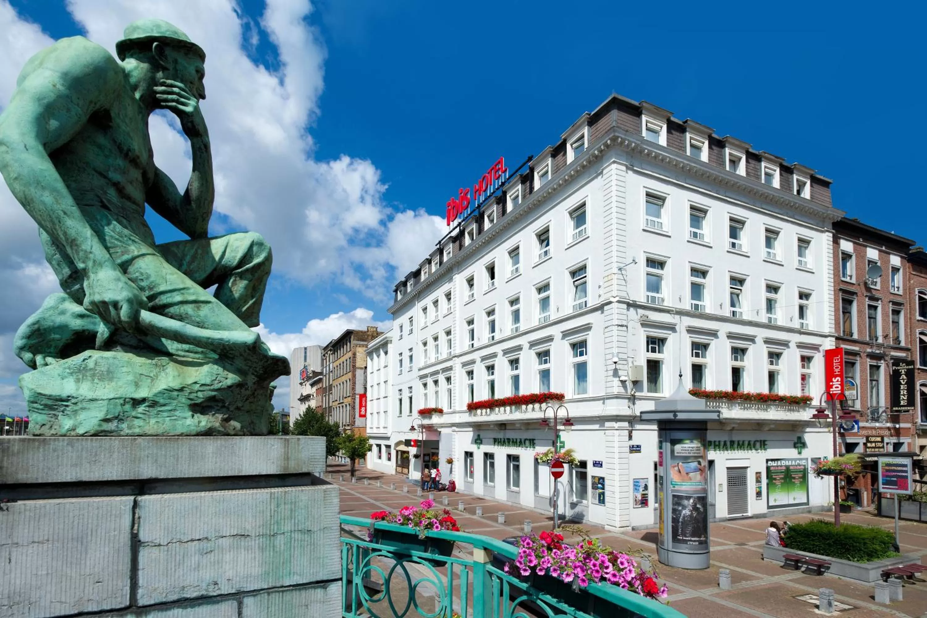 Facade/entrance in ibis Charleroi Centre Gare