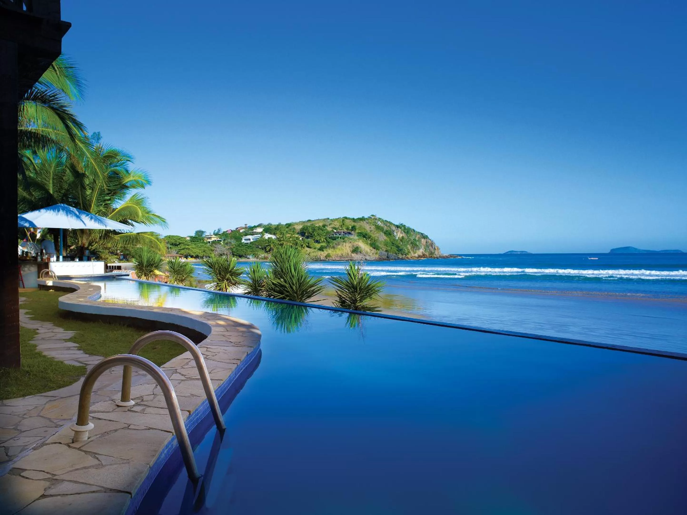 Swimming pool in Chez Pitu Praia Hotel
