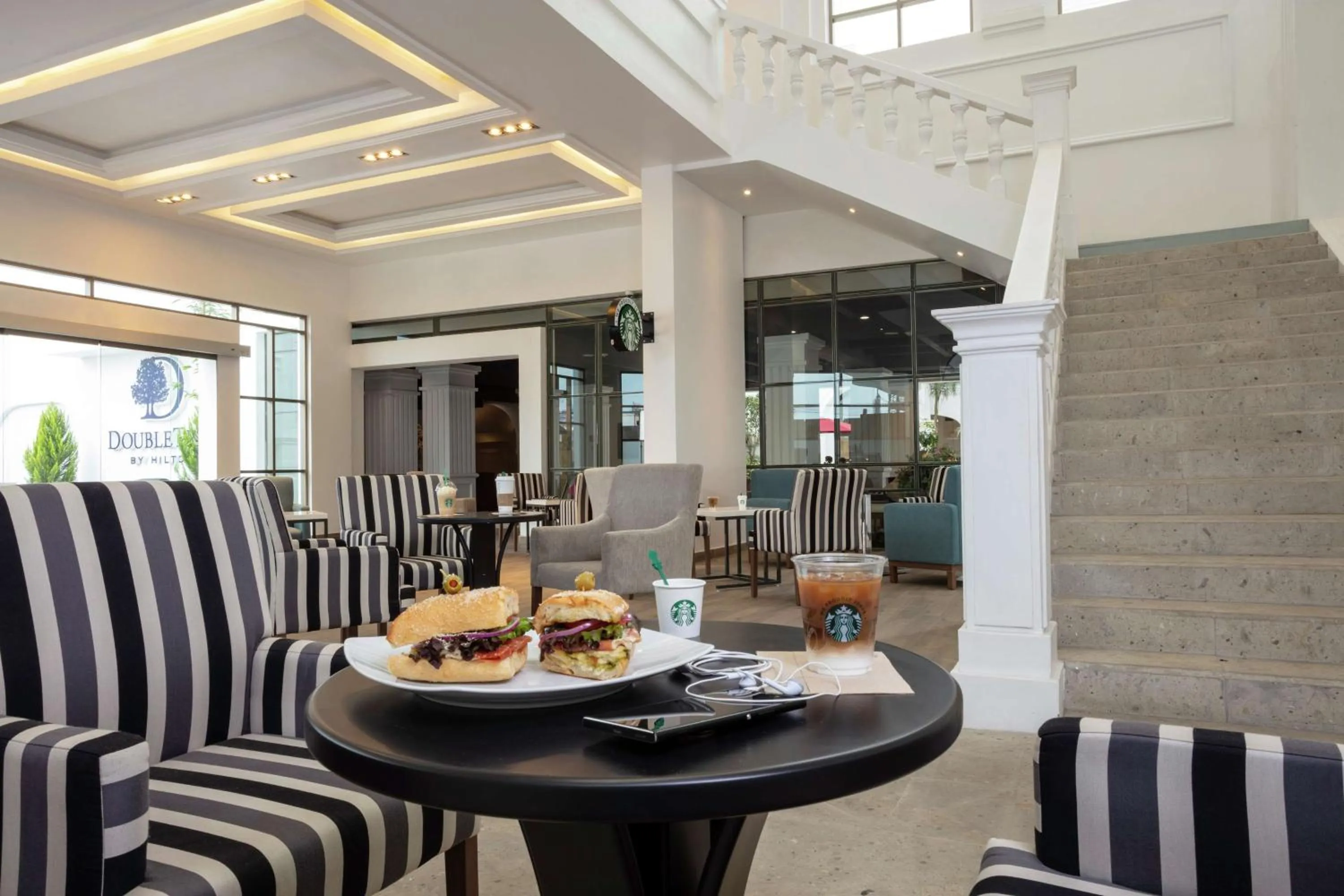 Restaurant/places to eat in Doubletree By Hilton Toluca