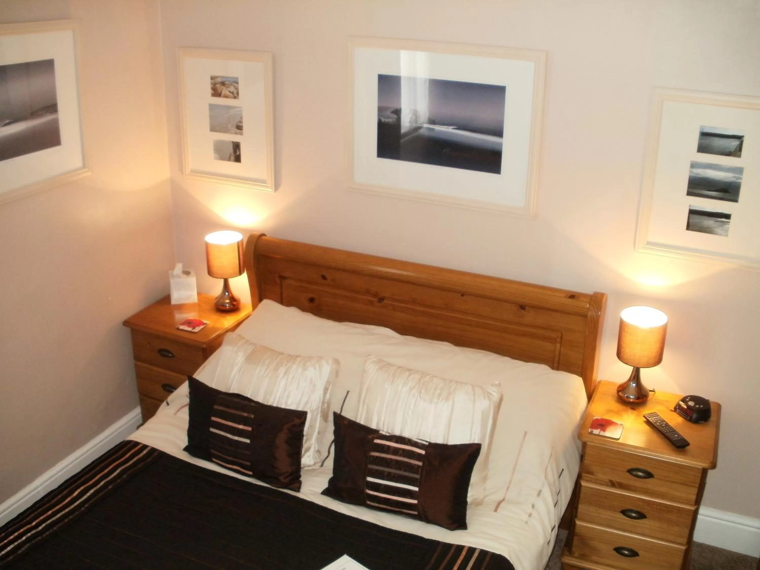 Bed in Chiverton House Guest Accommodation