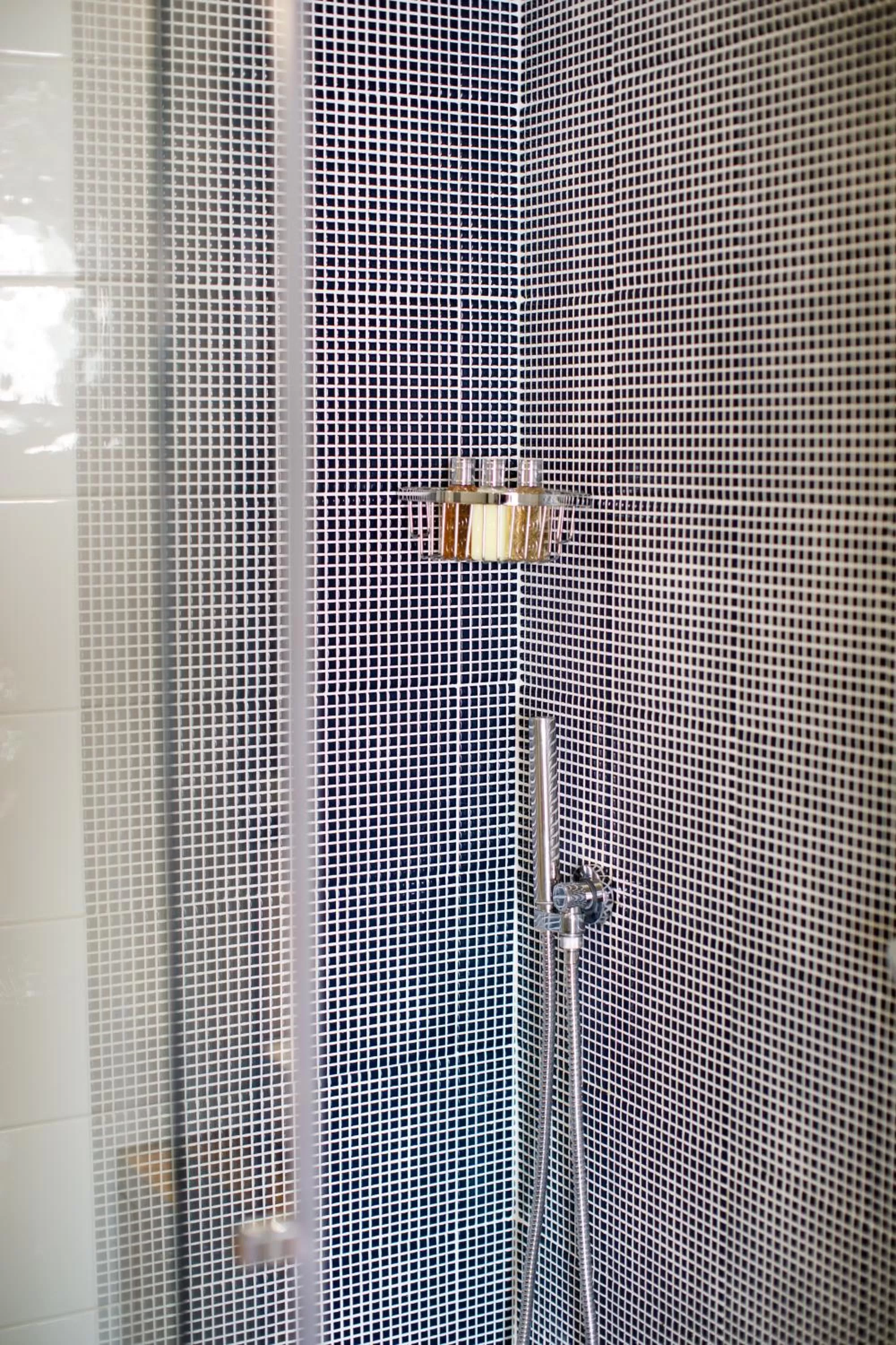 Shower in Villa Fiorella Art Hotel