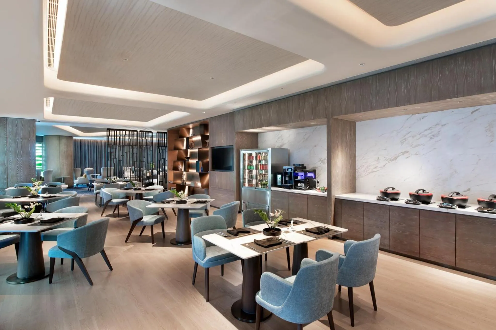 Lounge or bar in Crowne Plaza Wuhan Optics Valley by IHG