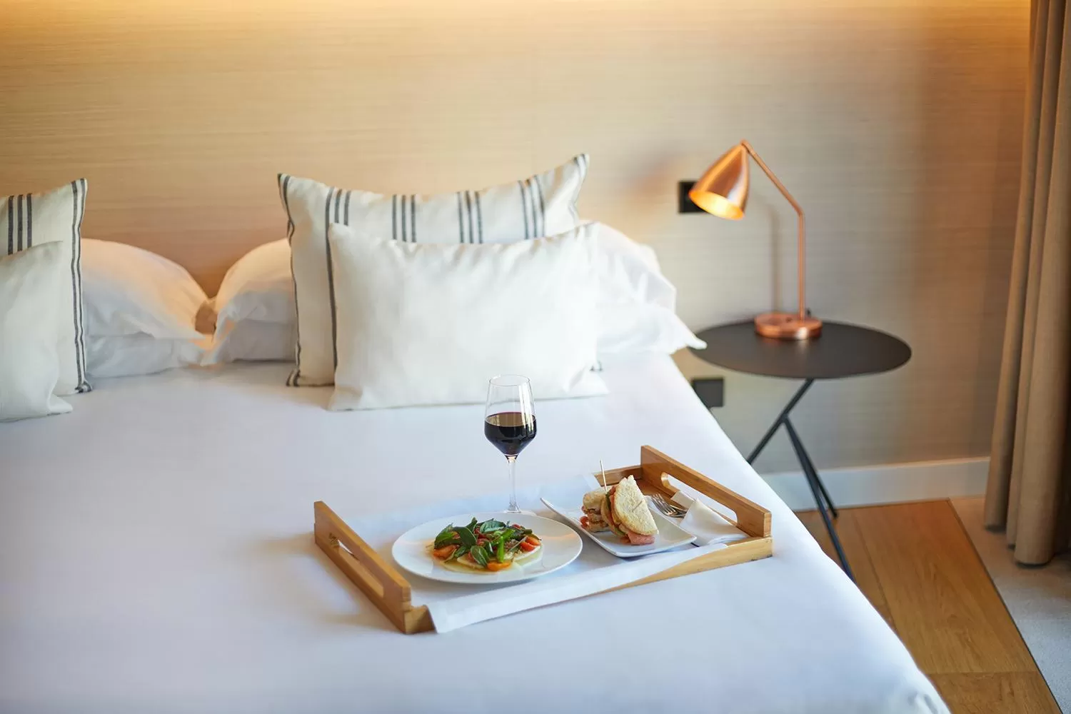 Food and drinks, Bed in Nakar Hotel