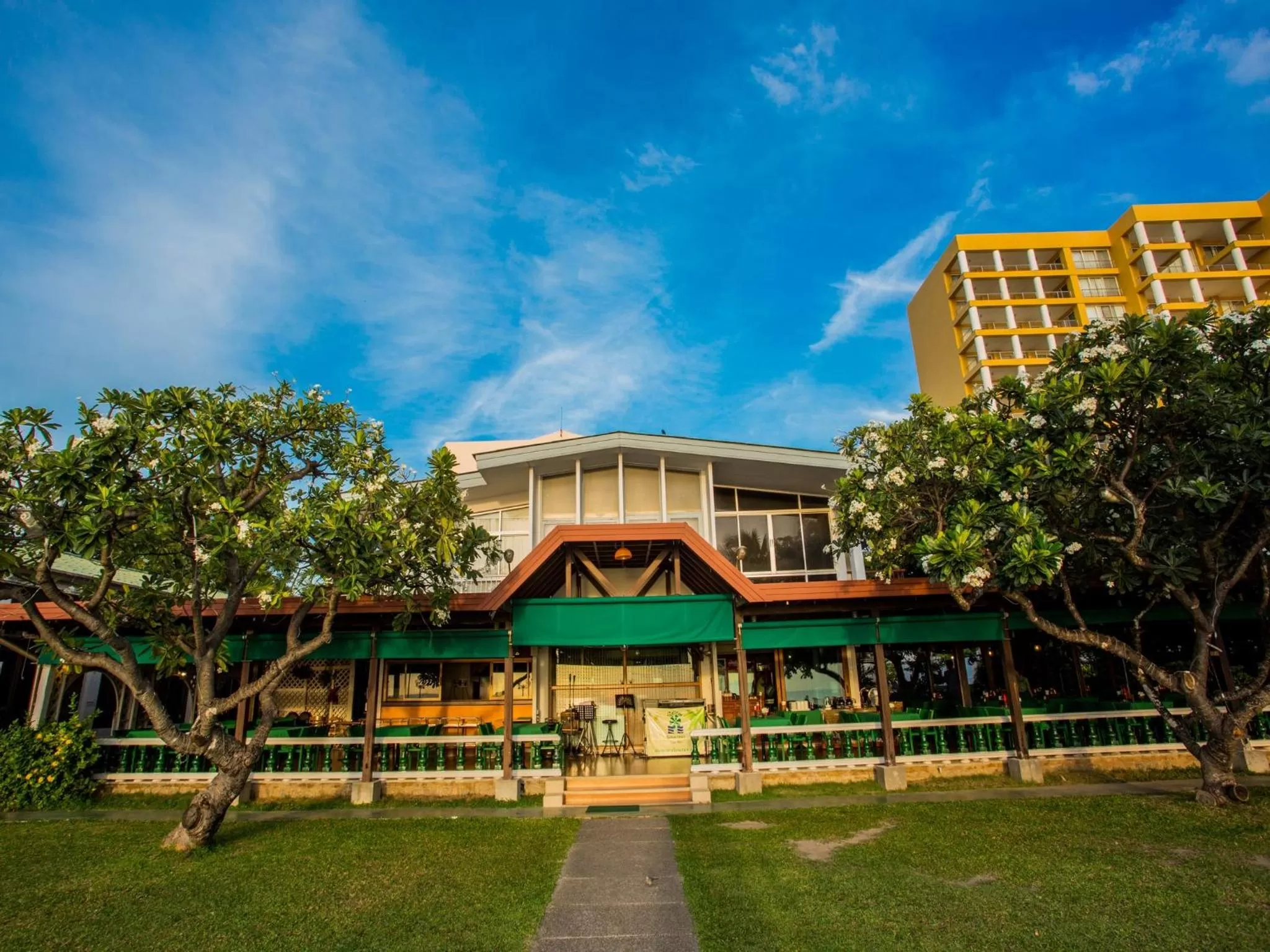 Property building in Sailom Hotel Hua Hin - SHA Extra Plus