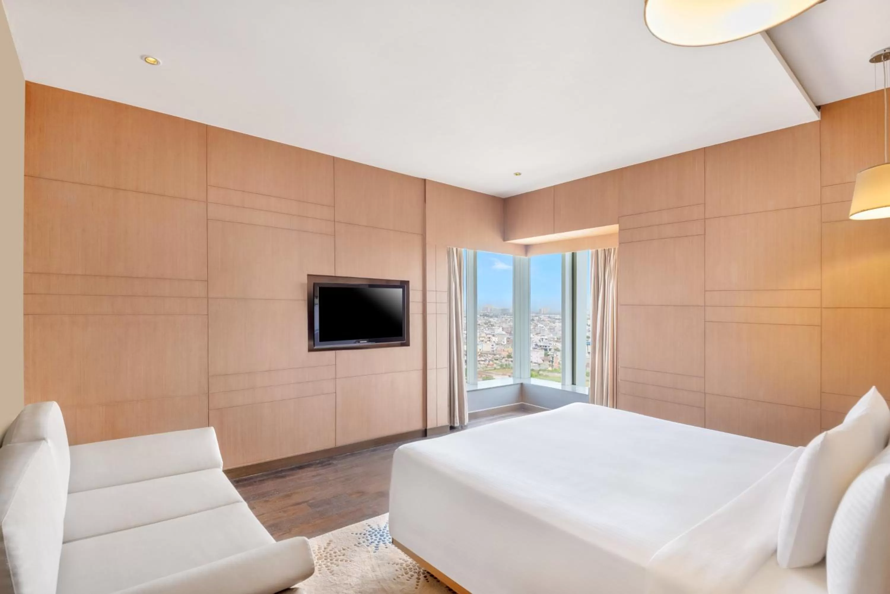 Photo of the whole room, Bed in Crowne Plaza Greater Noida by IHG