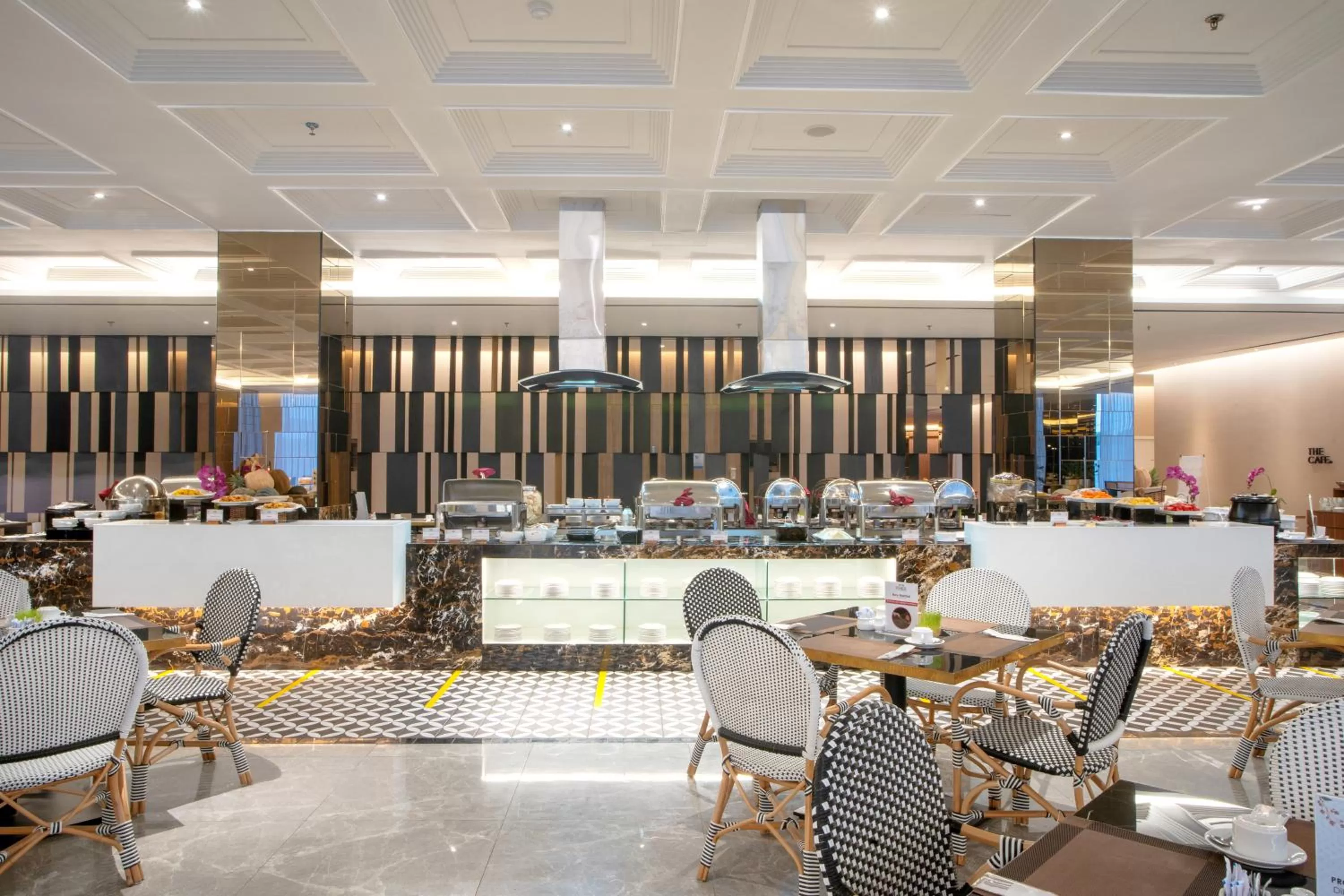 Restaurant/places to eat in The ZHM Premiere Padang