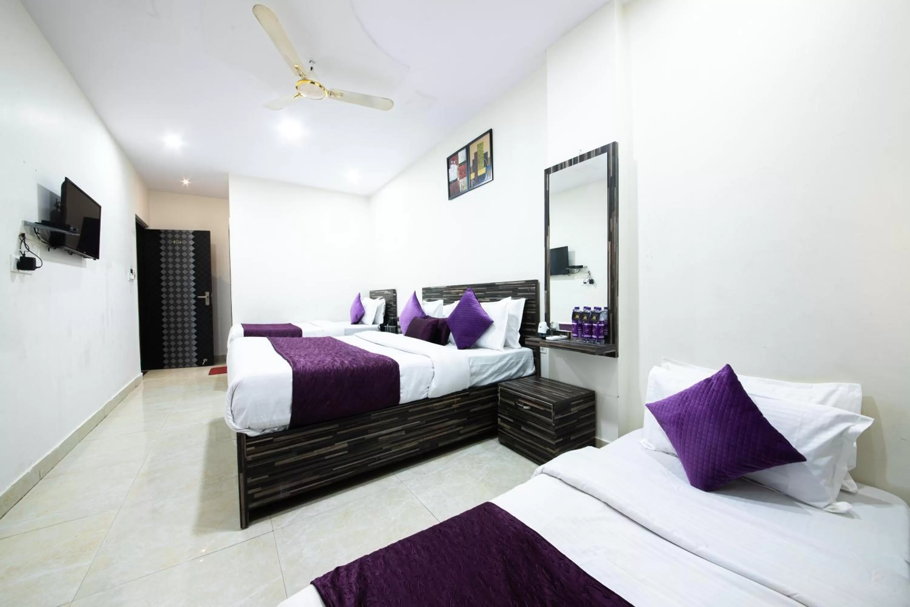 Bed in Grey Castle - Hotel Near Haridwar Railway station