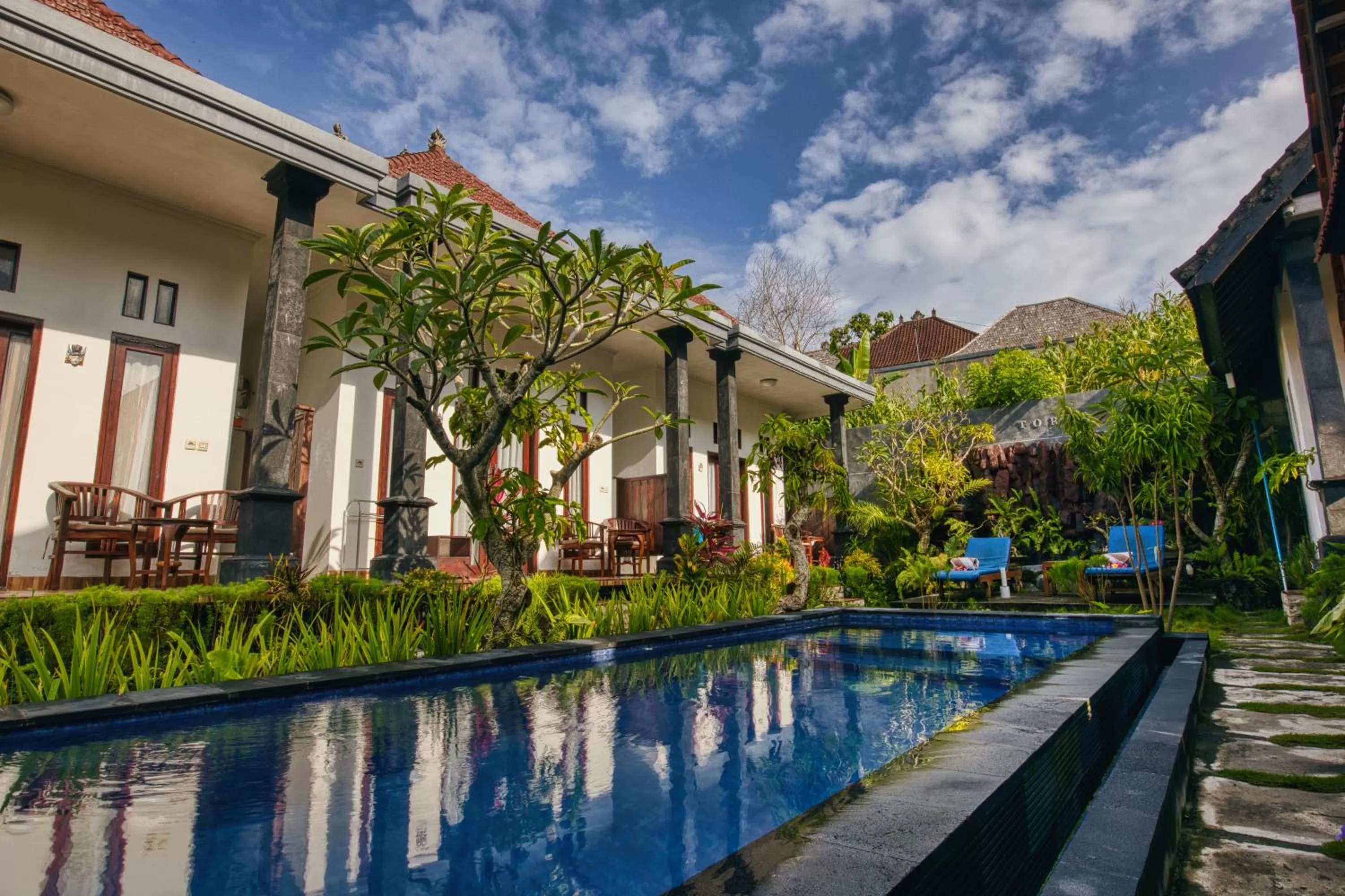 Property building in Toro Cottage