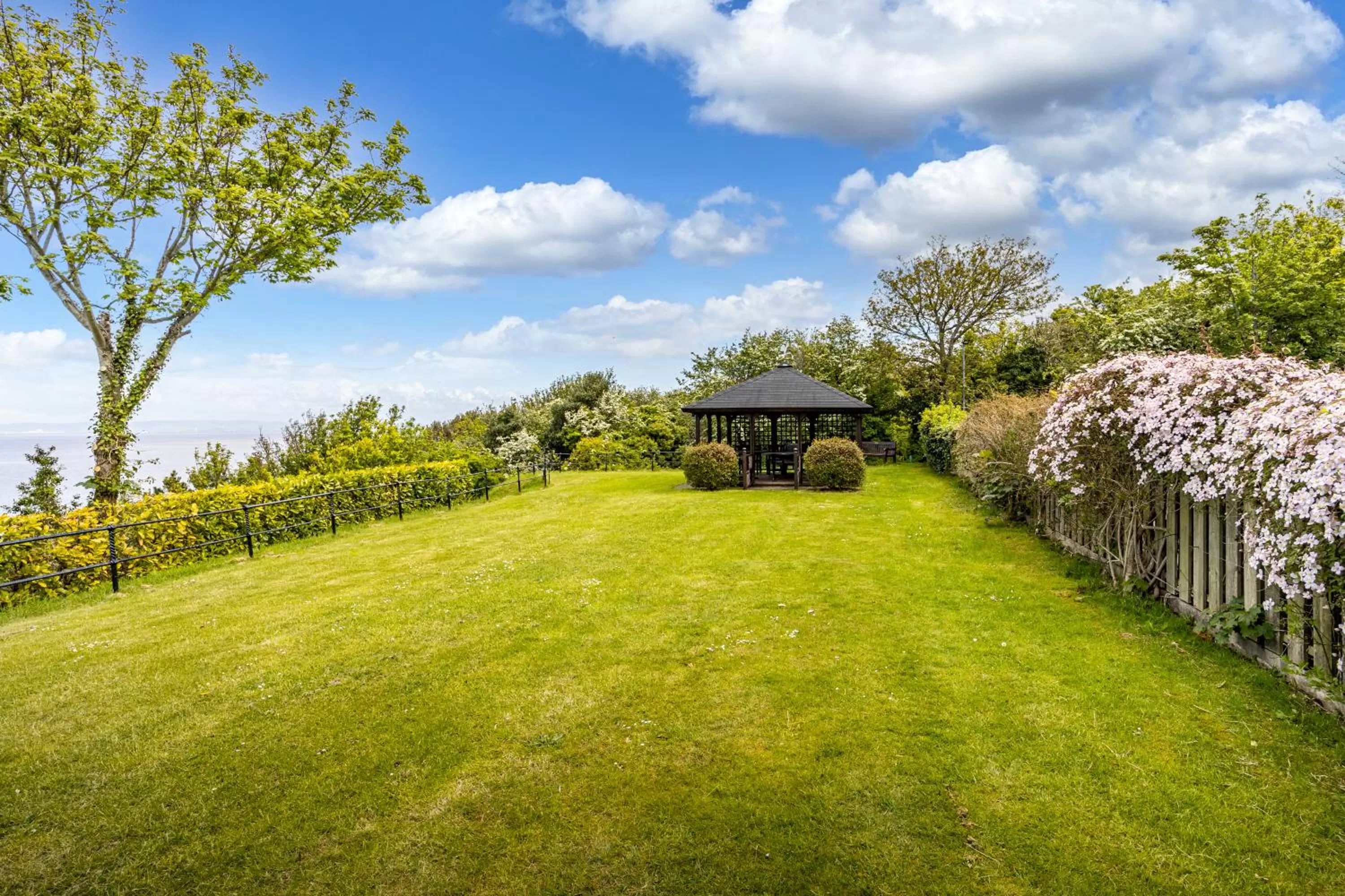 Garden in Best Western Walton Park Hotel