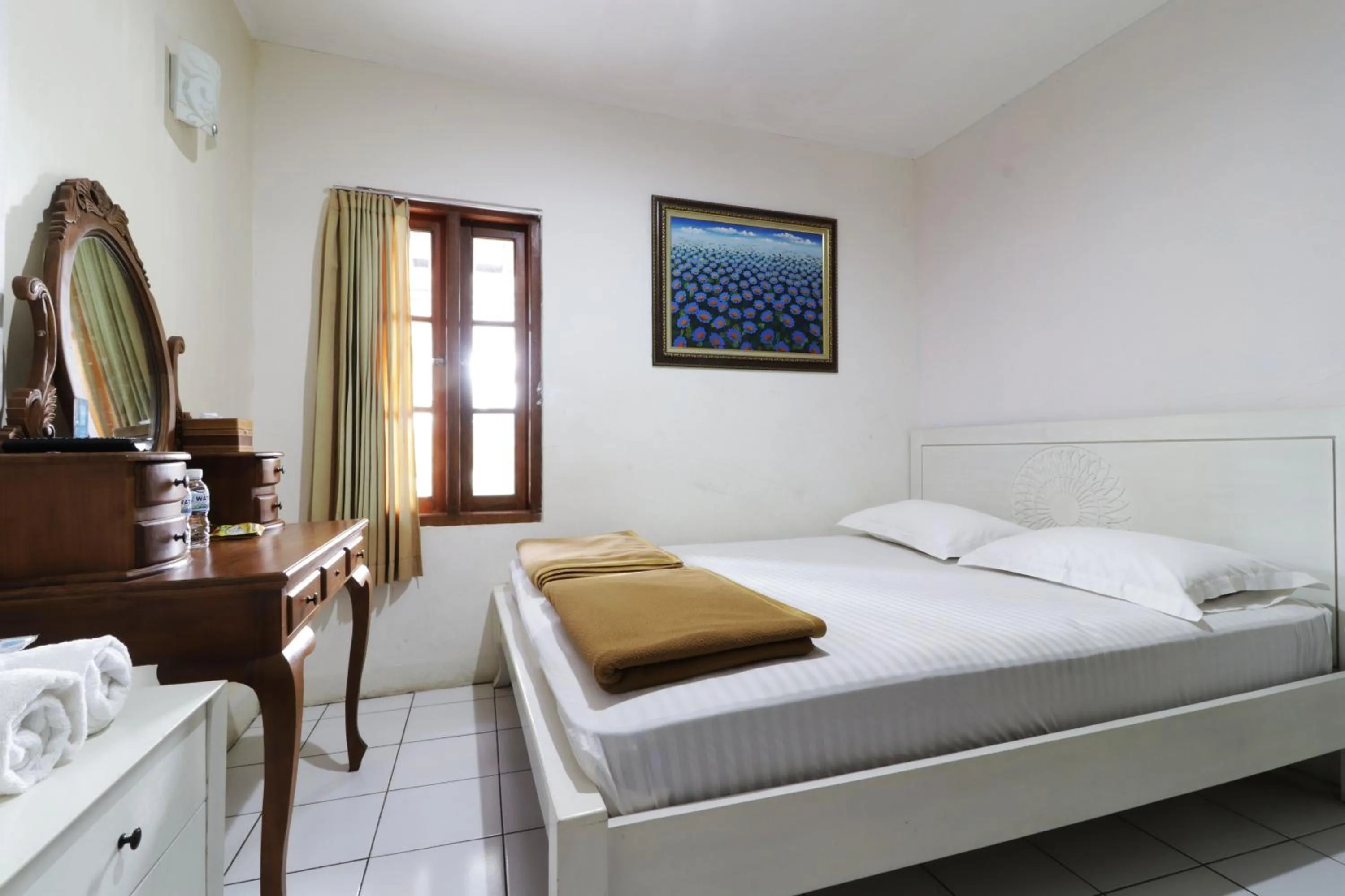 Bedroom, Bed in Jayagiri Guesthouse By Belgareti