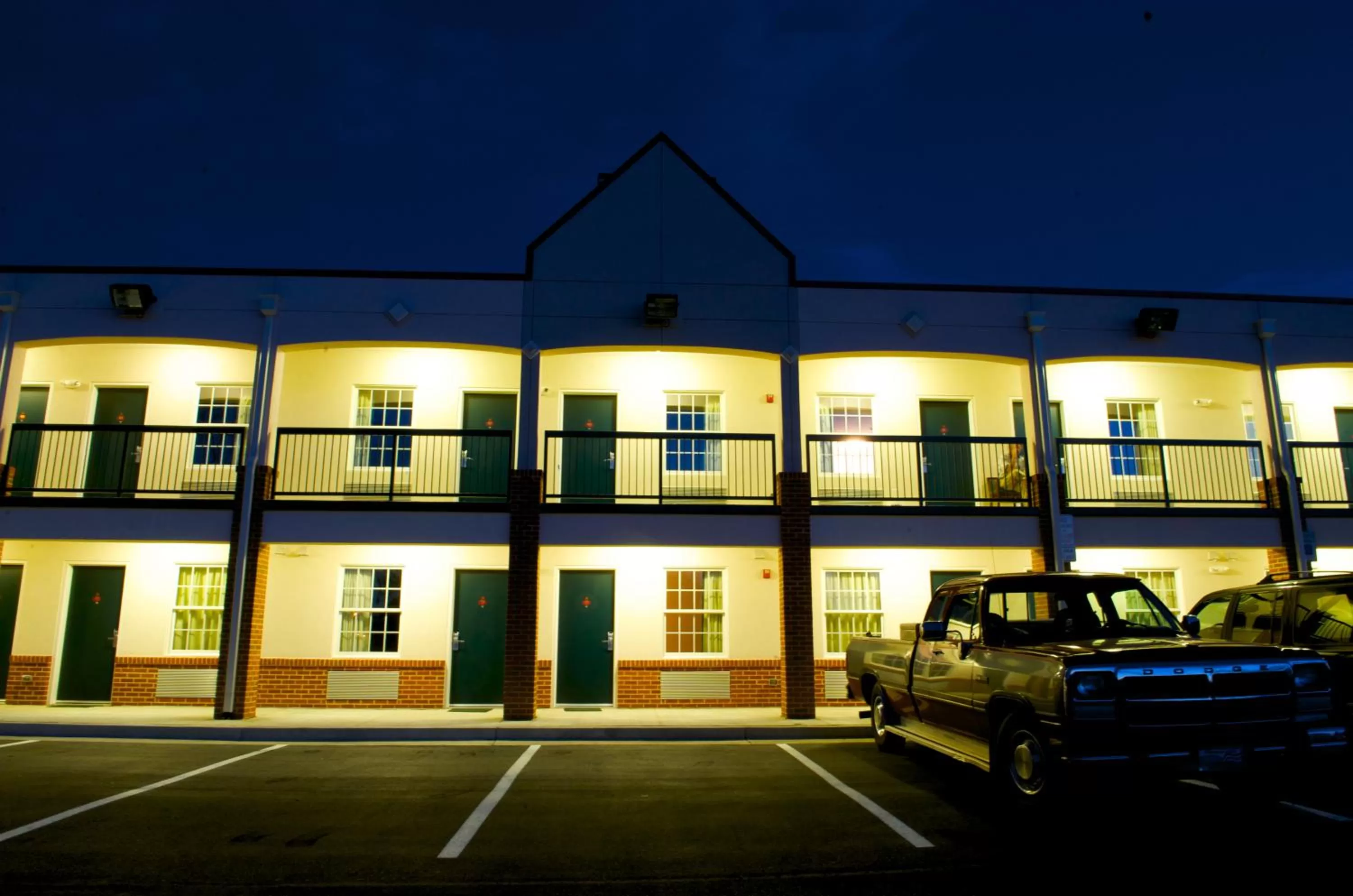 Property building in Executive Inn & Suites Upper Marlboro