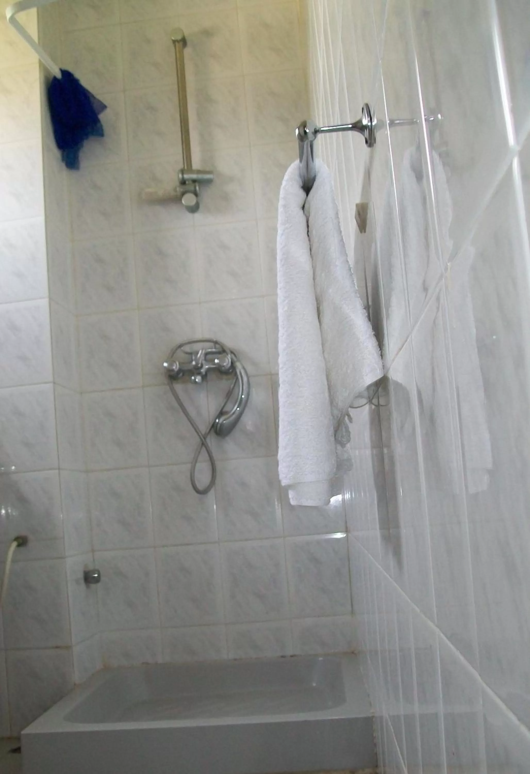 Shower in Pekan Hotel