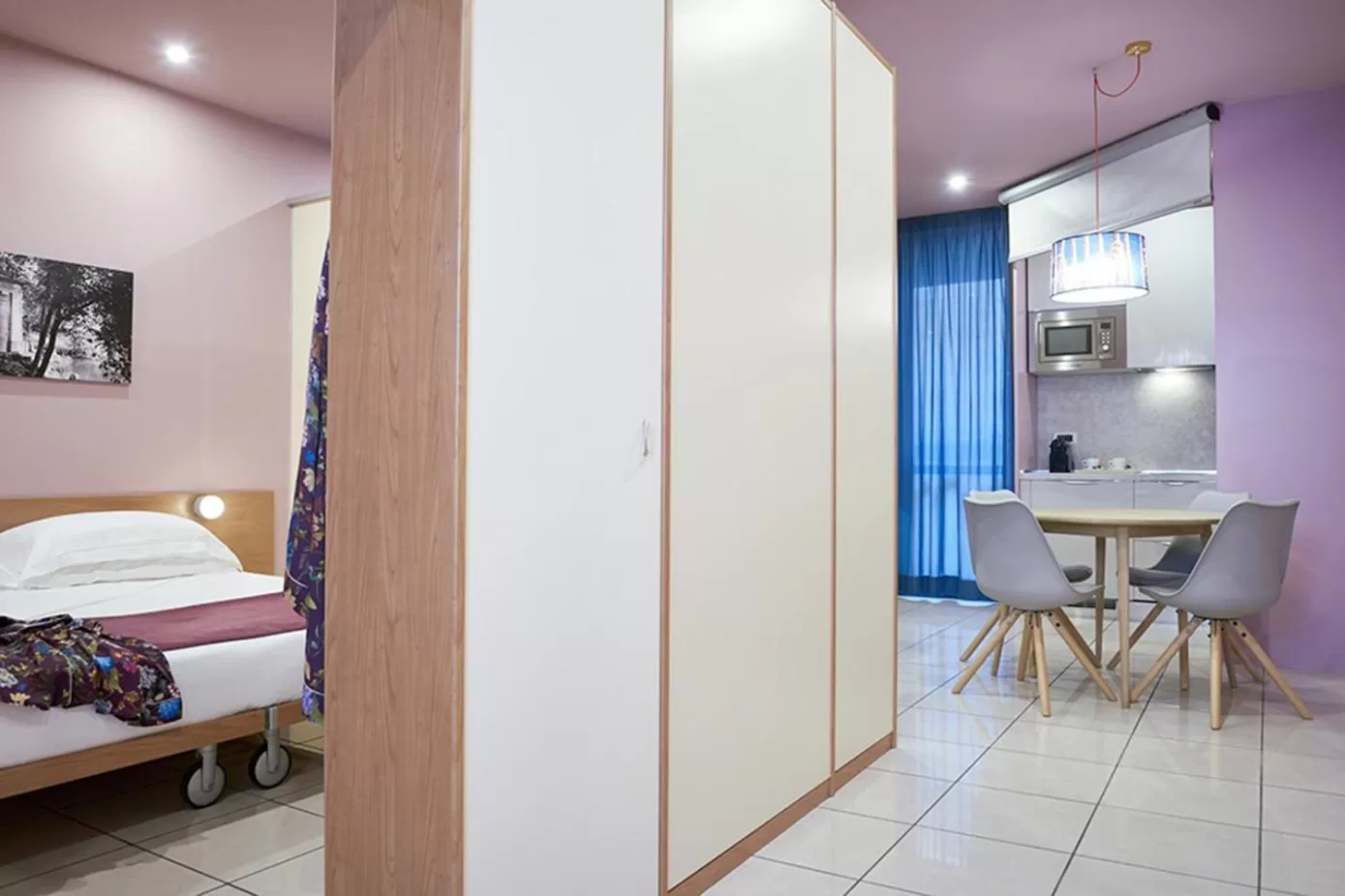 Photo of the whole room, Bed in Residence Leopoldo