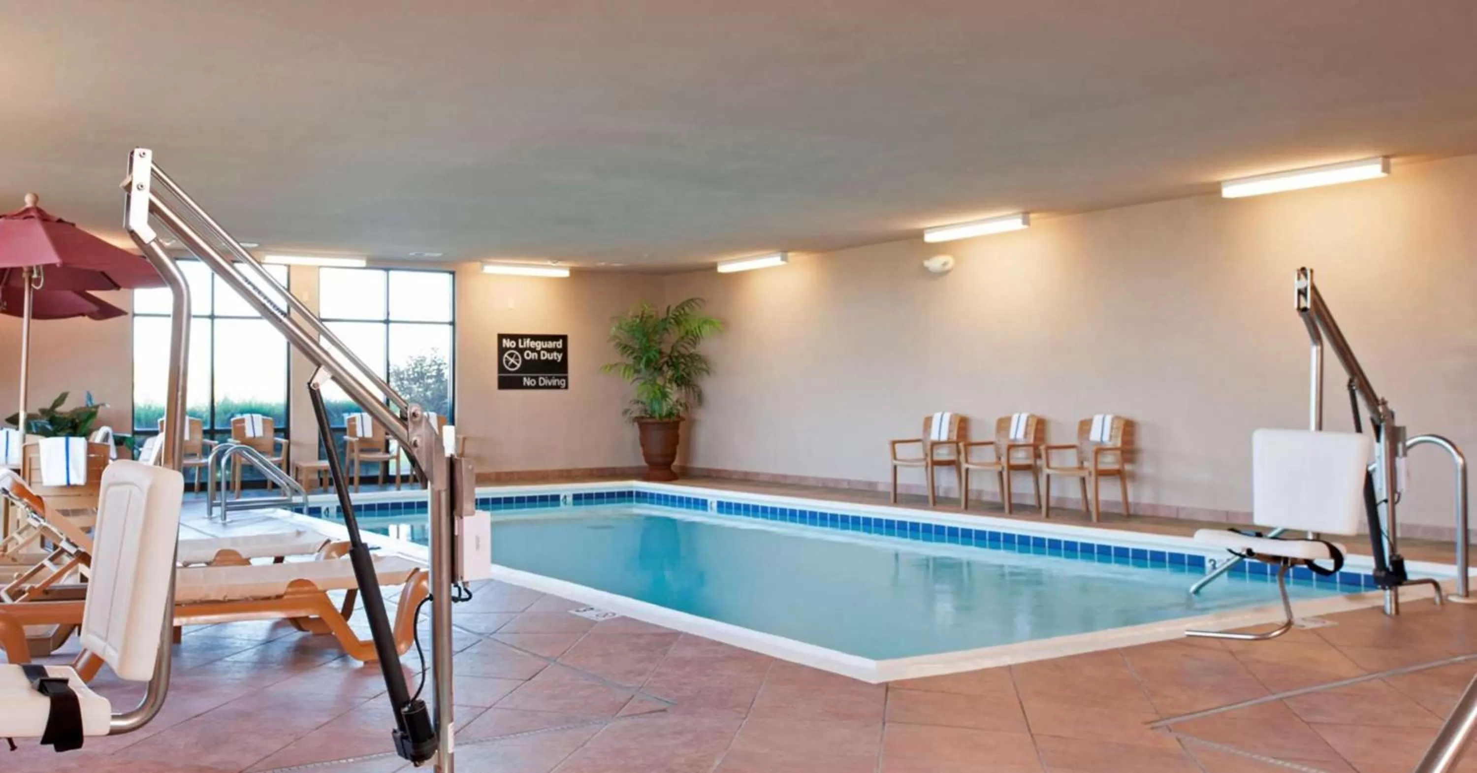 Swimming pool in Hampton Inn & Suites Moline-Quad City Int'l Aprt