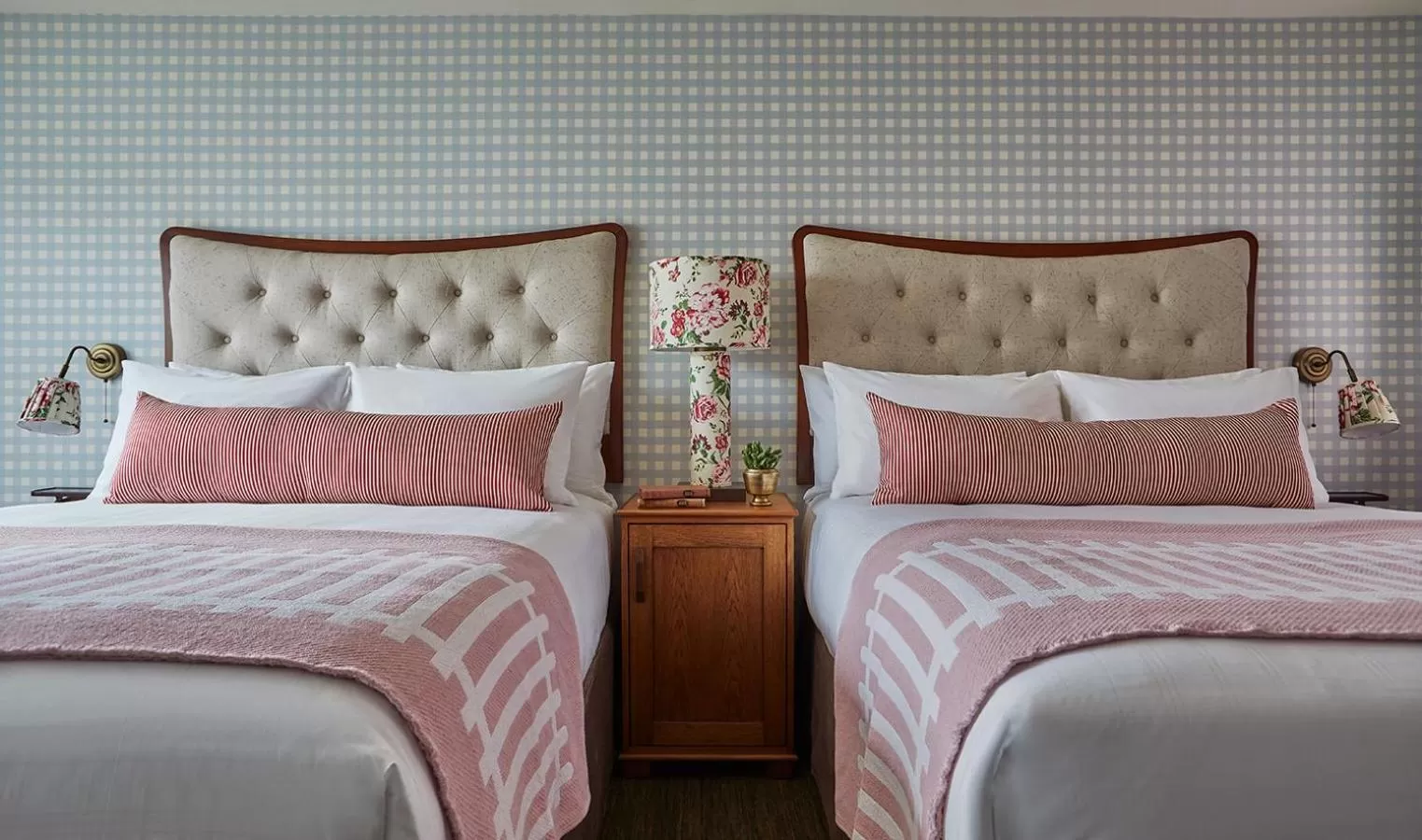 Graduate Queen Queen - Accessible in Graduate by Hilton Bloomington