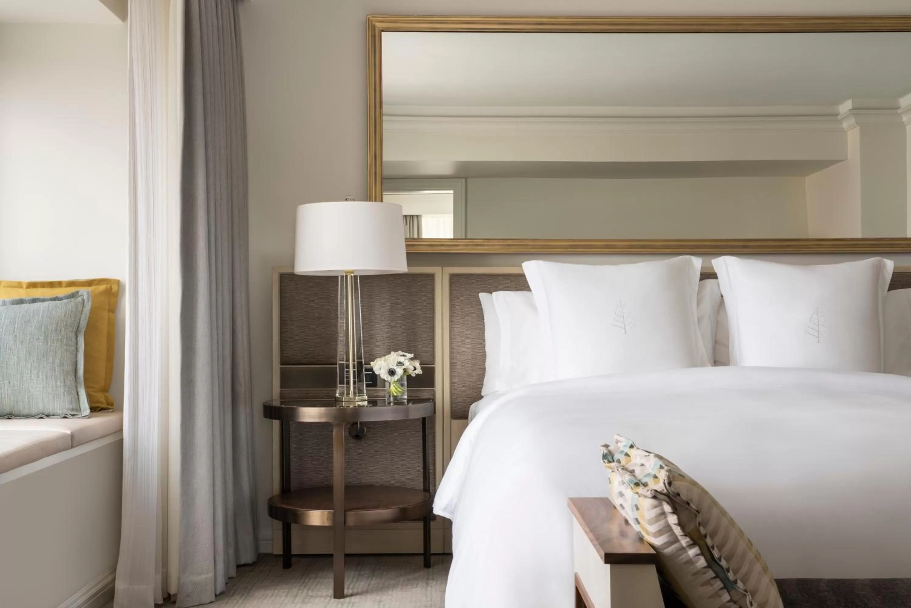 One-Bedroom KIng Suite - Accessible in Four Seasons Chicago