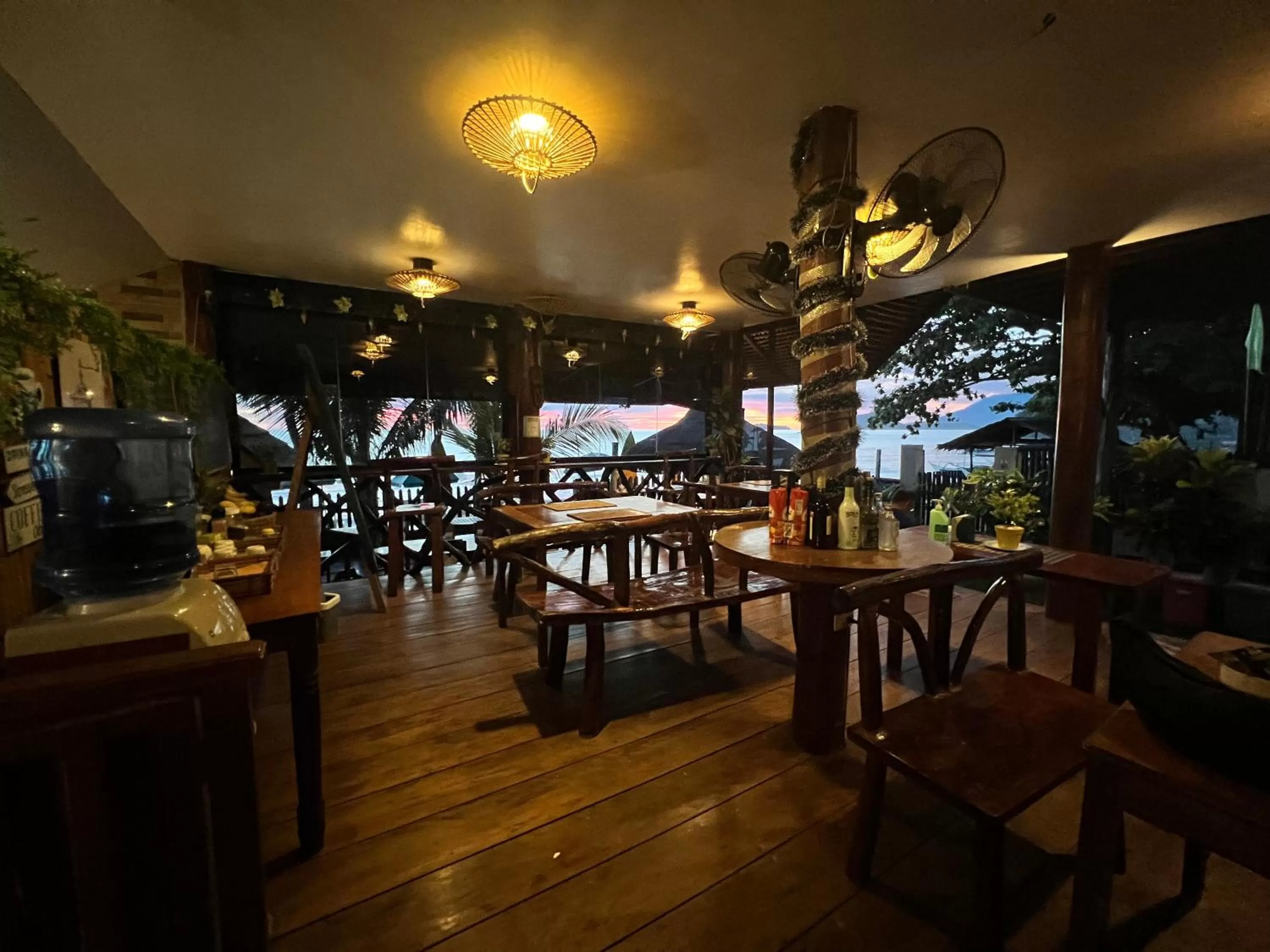 Restaurant/places to eat in Peak View Resort