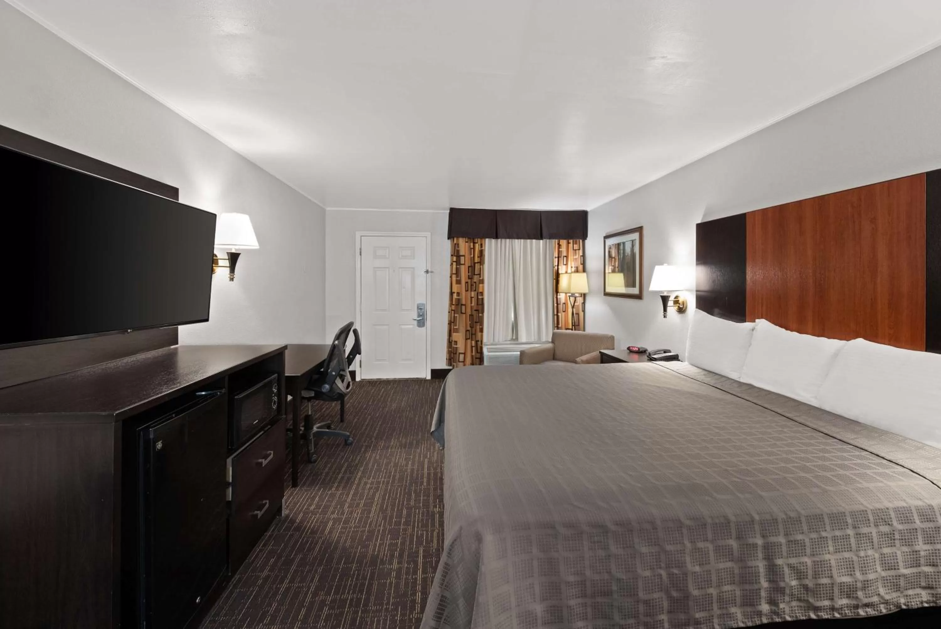 Bedroom, Bed in Best Western Executive Inn