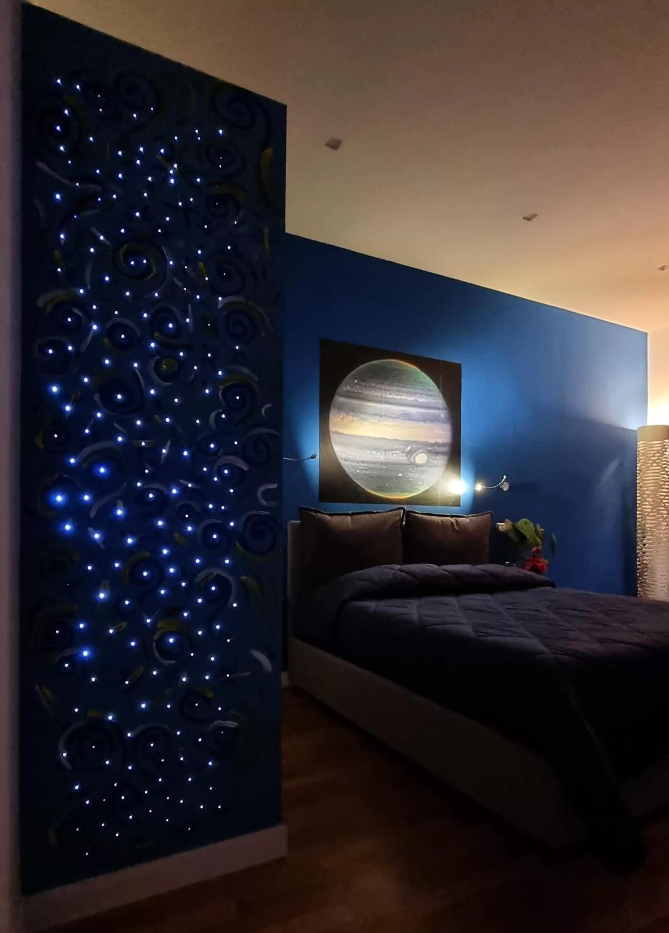 Photo of the whole room, Bed in Soul City