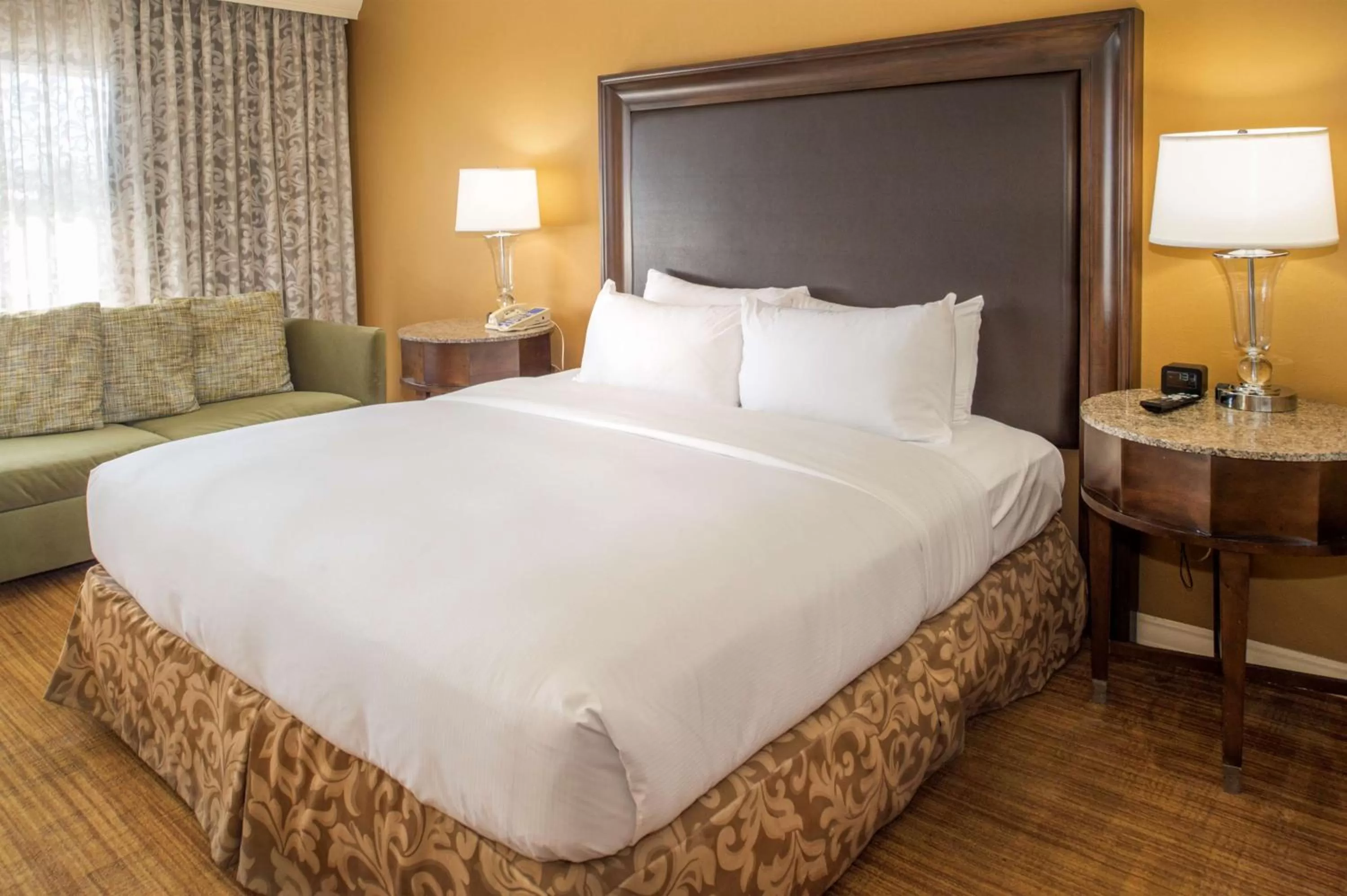 Bed in Hilton St. Louis Airport