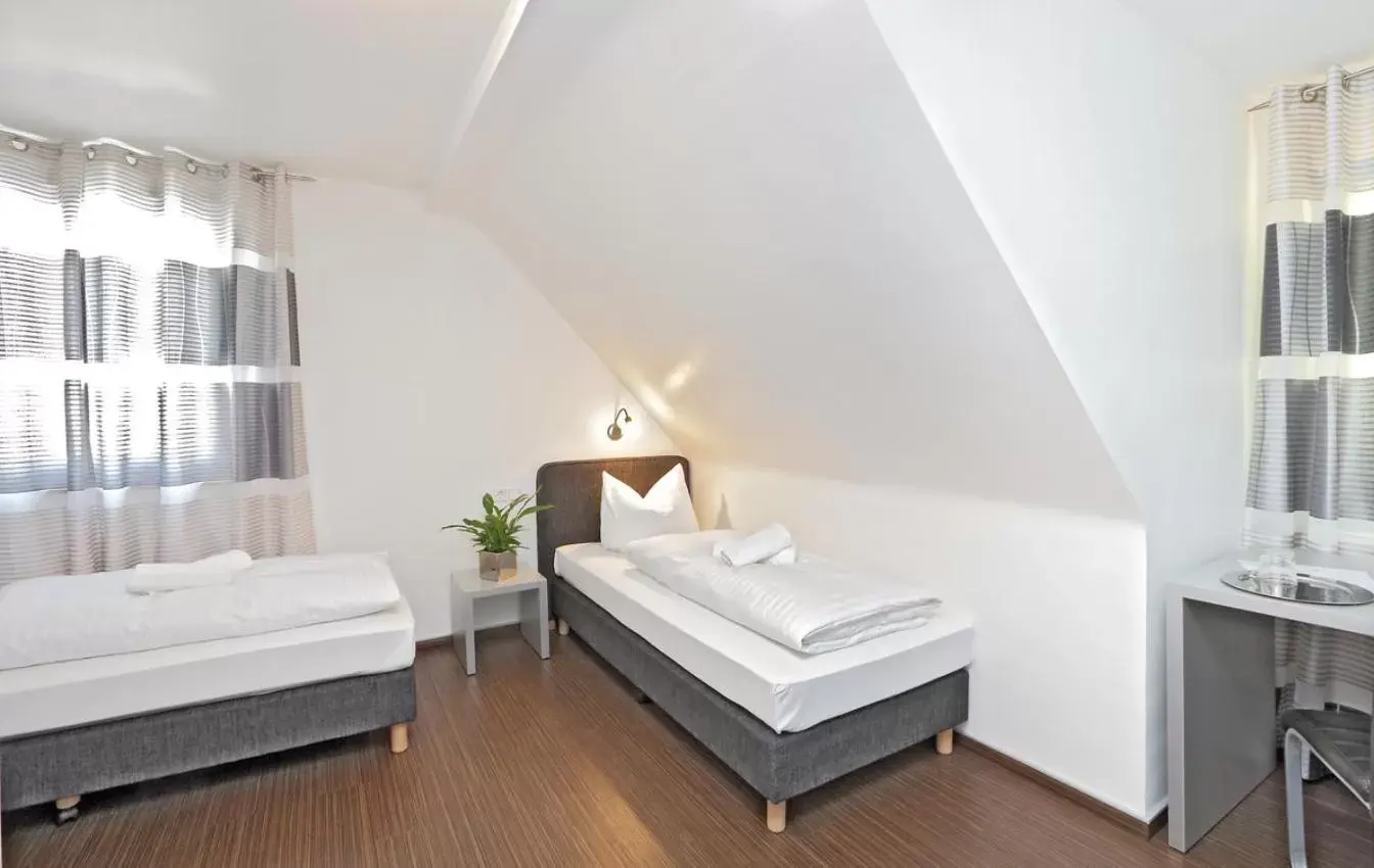 Twin Room with Shared Bathroom in Pension Arkade Heilbronn Twin Room with Shared Bathroom in Pension Arkade Heilbronn