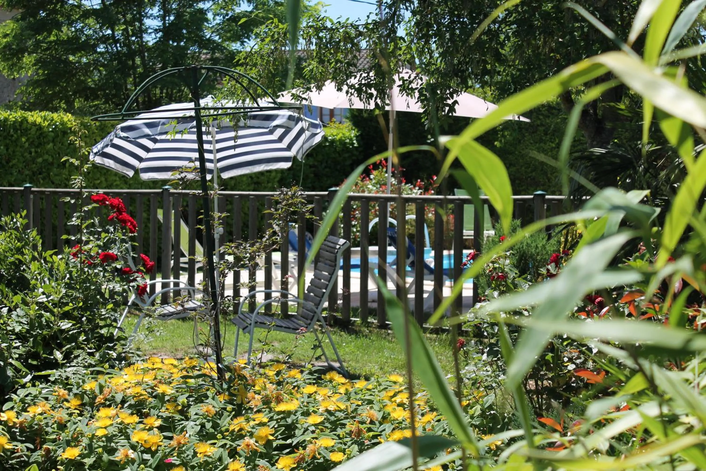 Property building in Logis Hotels- Auberge de la Tour - Hôtel et restaurant