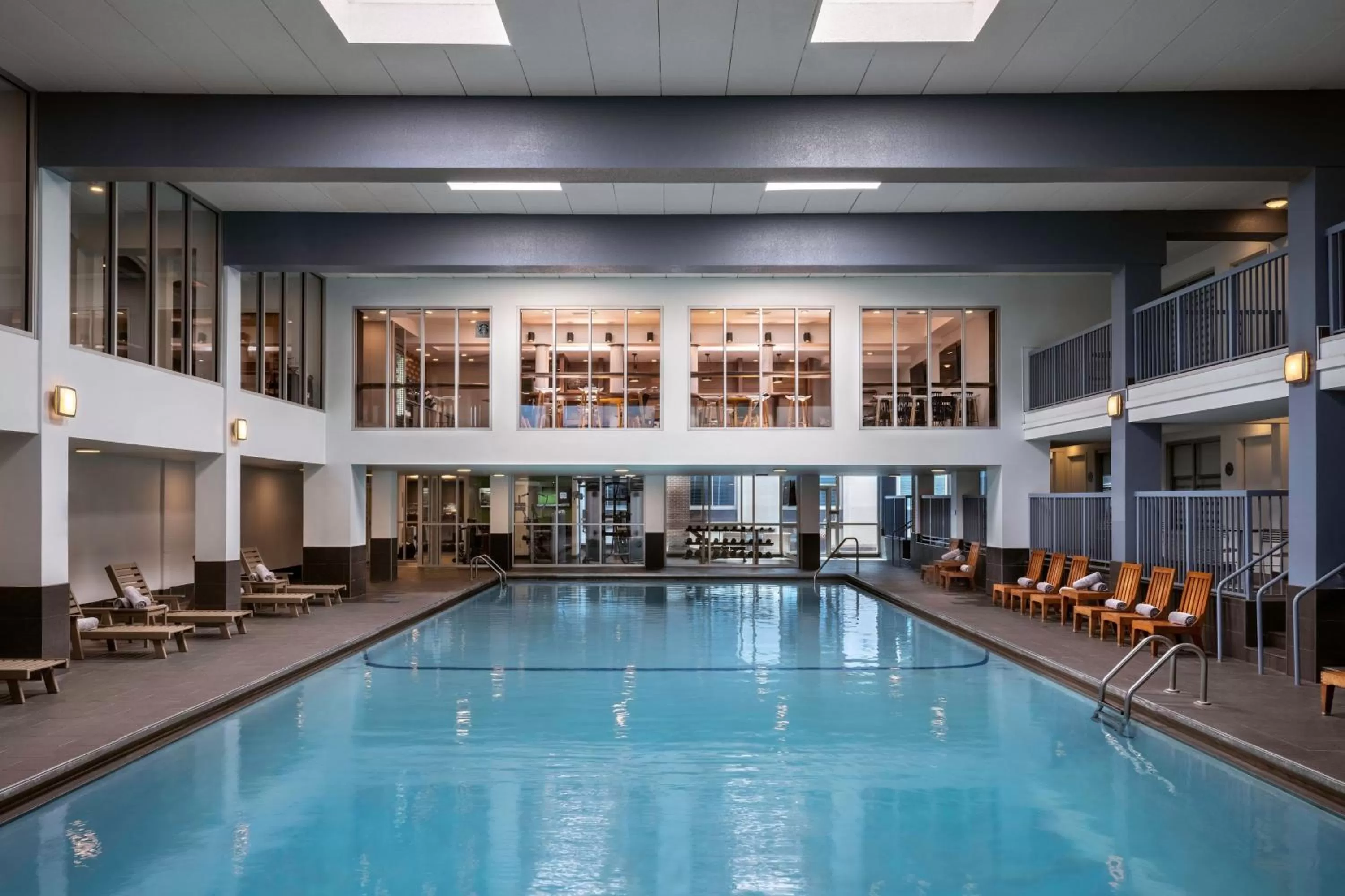 Swimming pool in Renaissance Minneapolis Bloomington Hotel