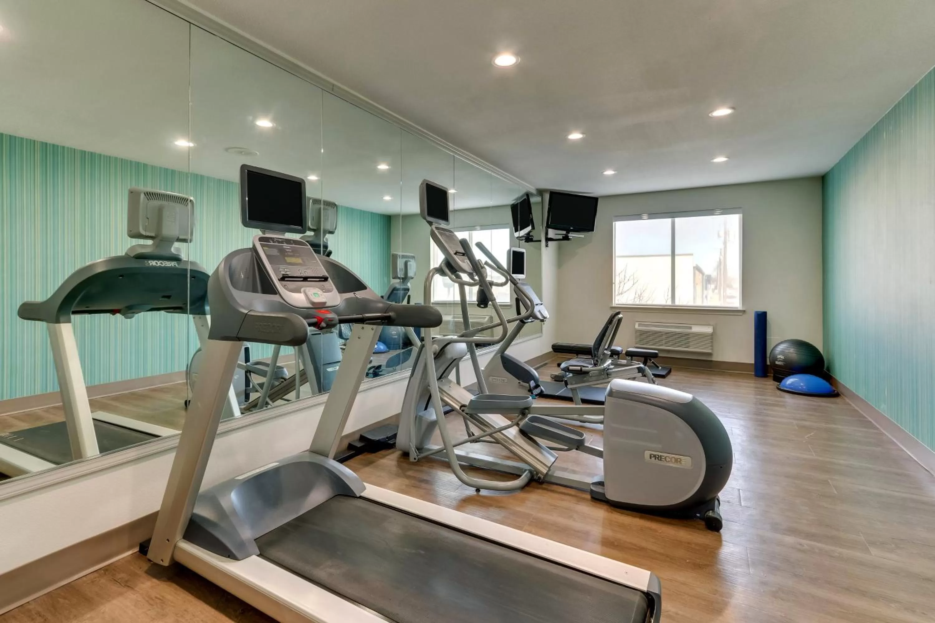Fitness centre/facilities in Holiday Inn Express Lake Worth NW Loop 820 by IHG