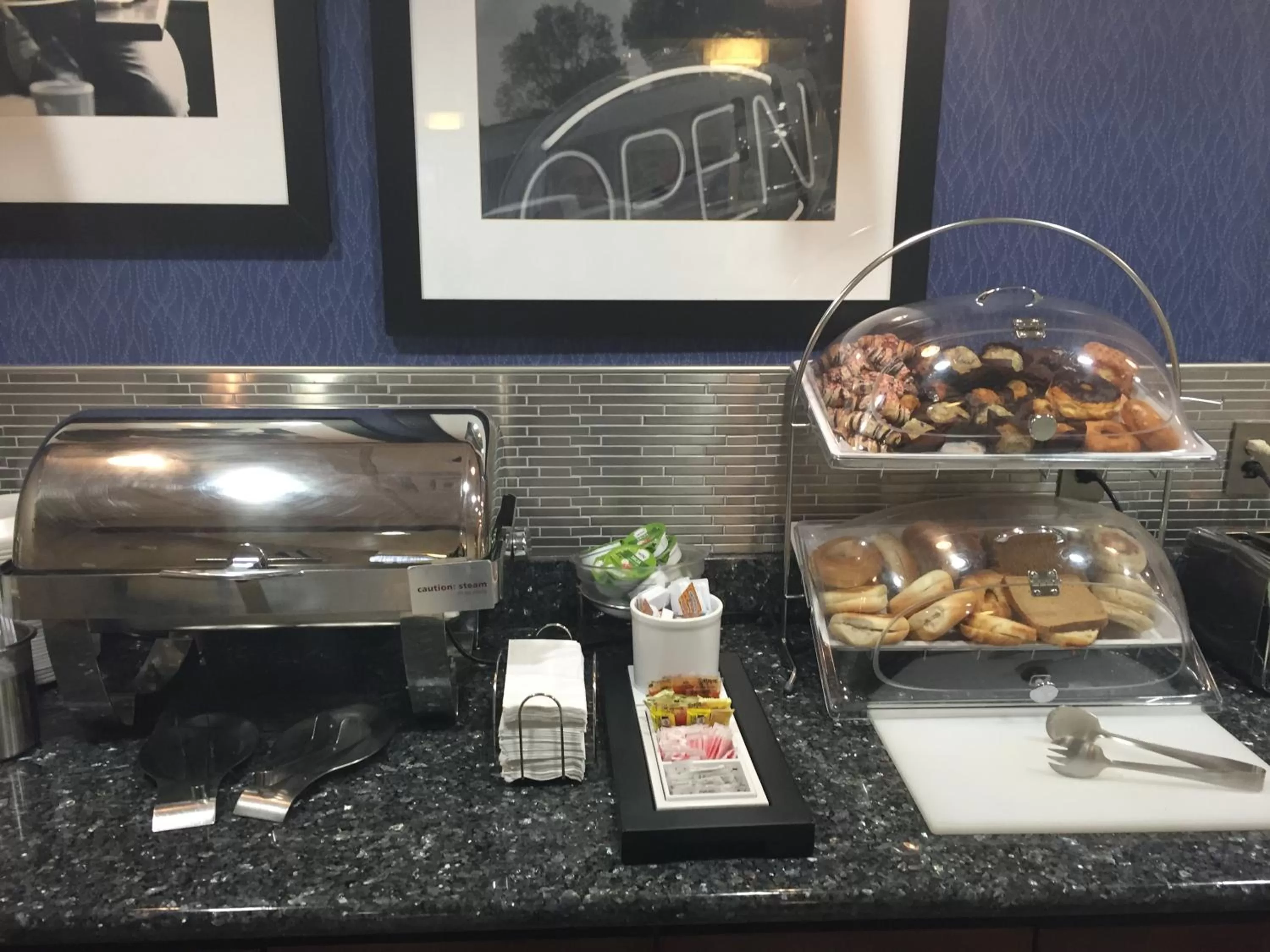 Restaurant/places to eat in Wingate by Wyndham Springfield