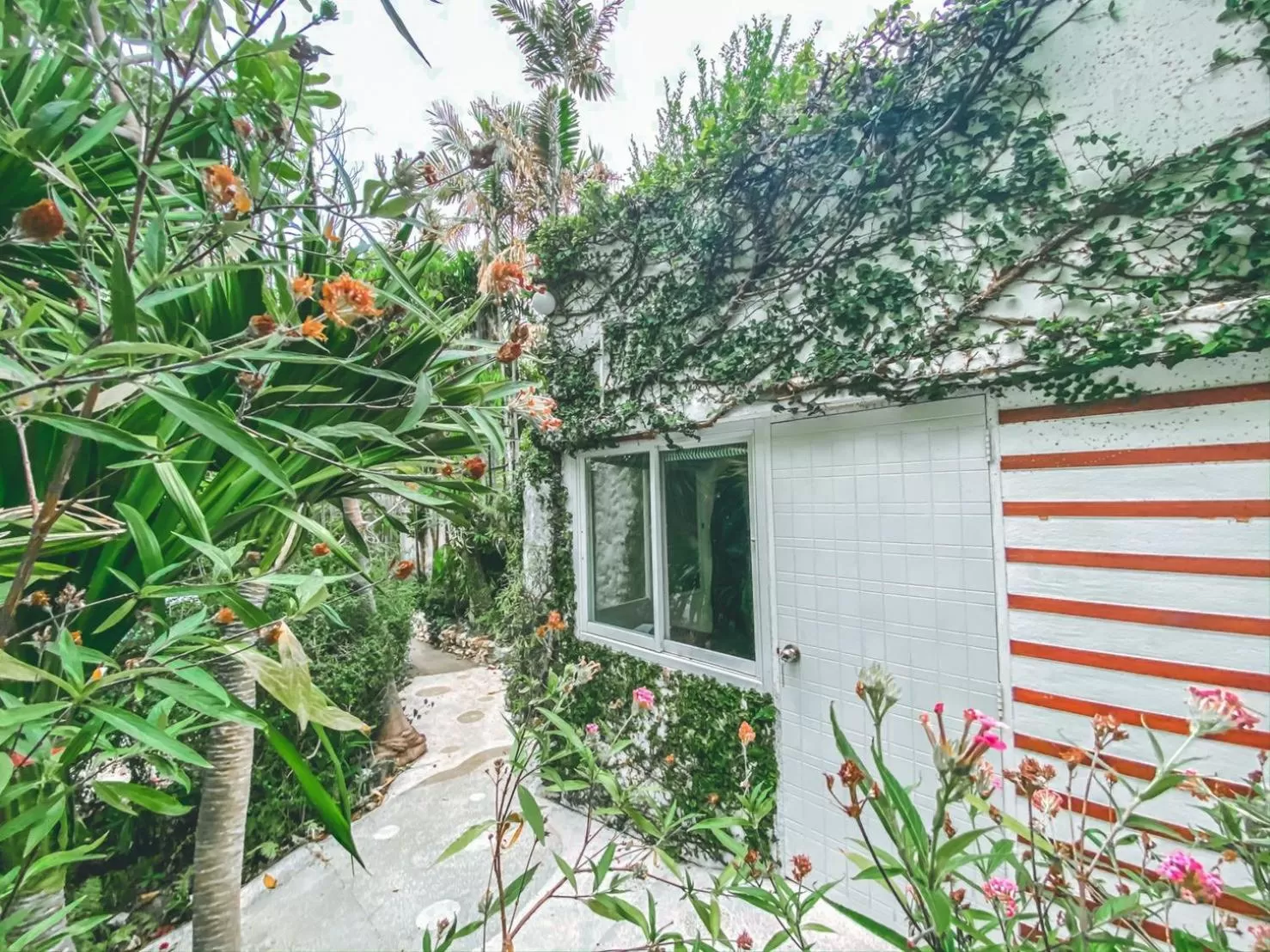 Bedroom in Nern Chalet Beachfront Hotel