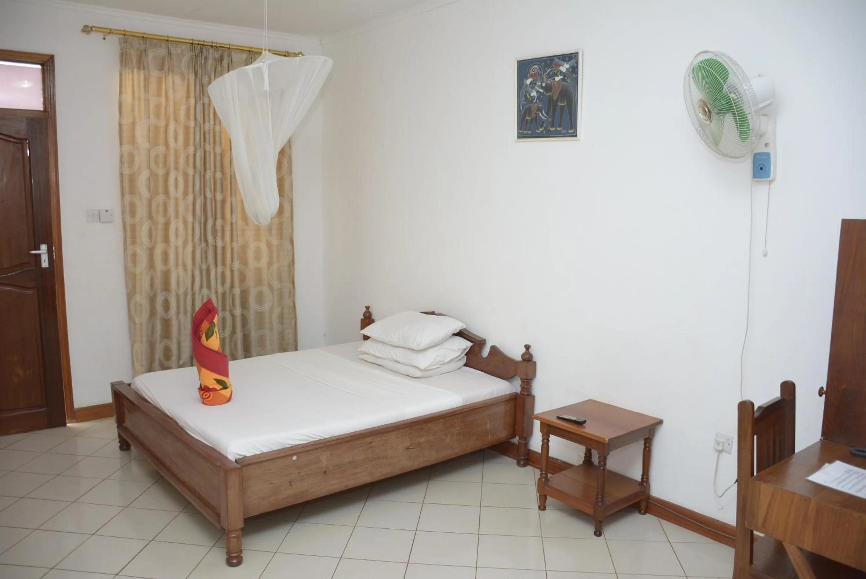 Budget Double Room in Keys Hotel Mbokomu Branch