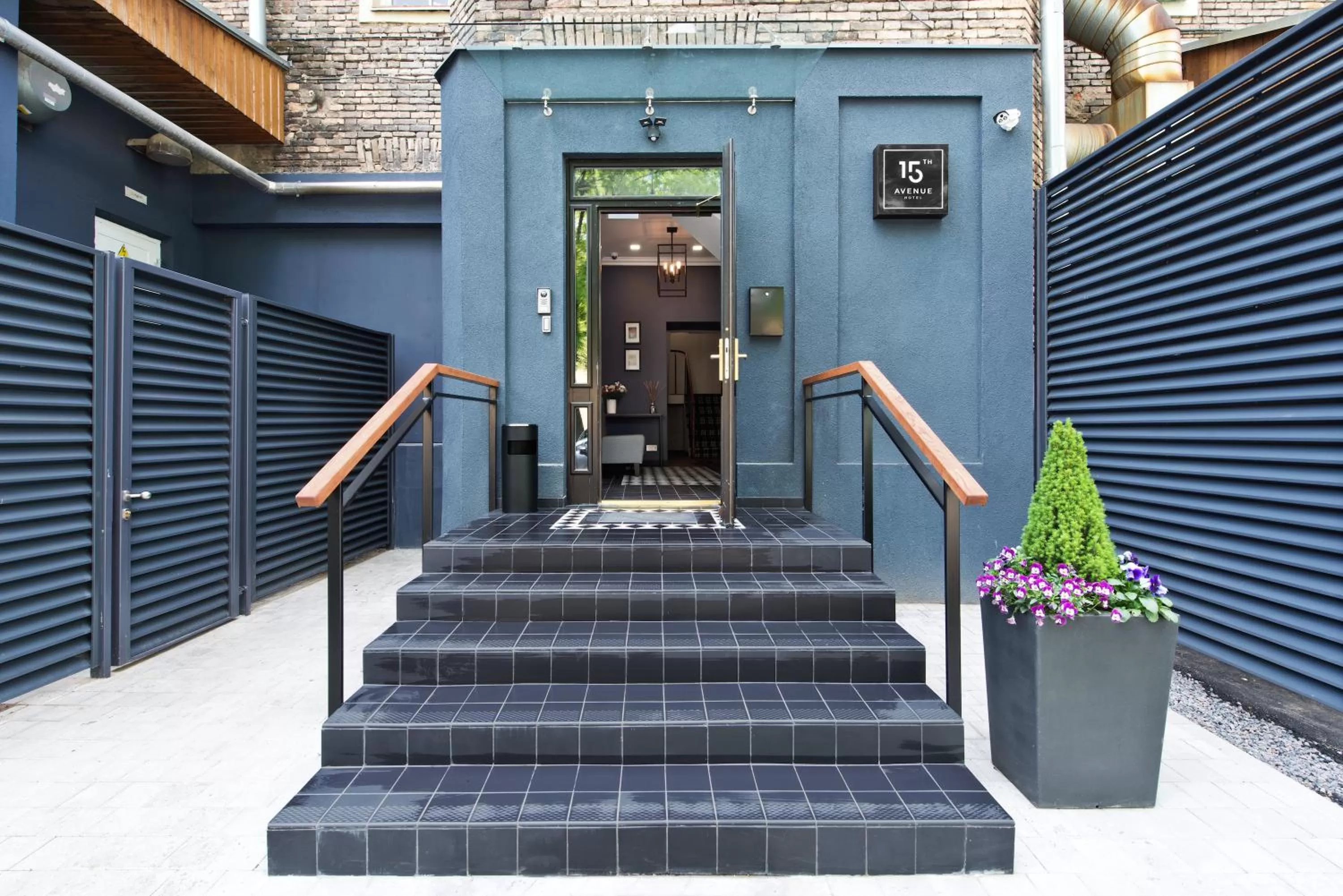 Facade/entrance in 15th Avenue