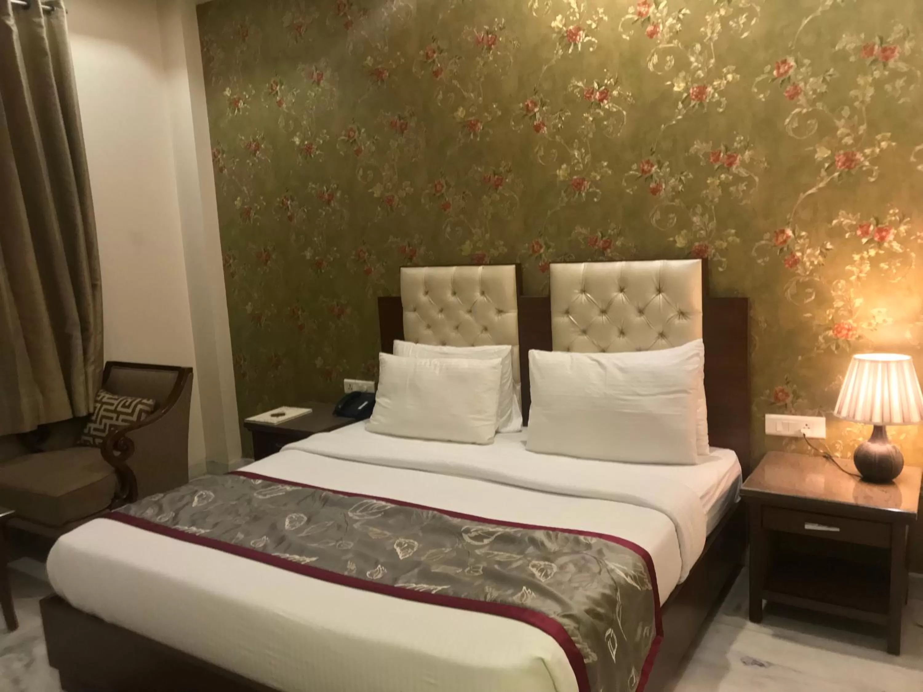 Bed in Hotel Leela Grande