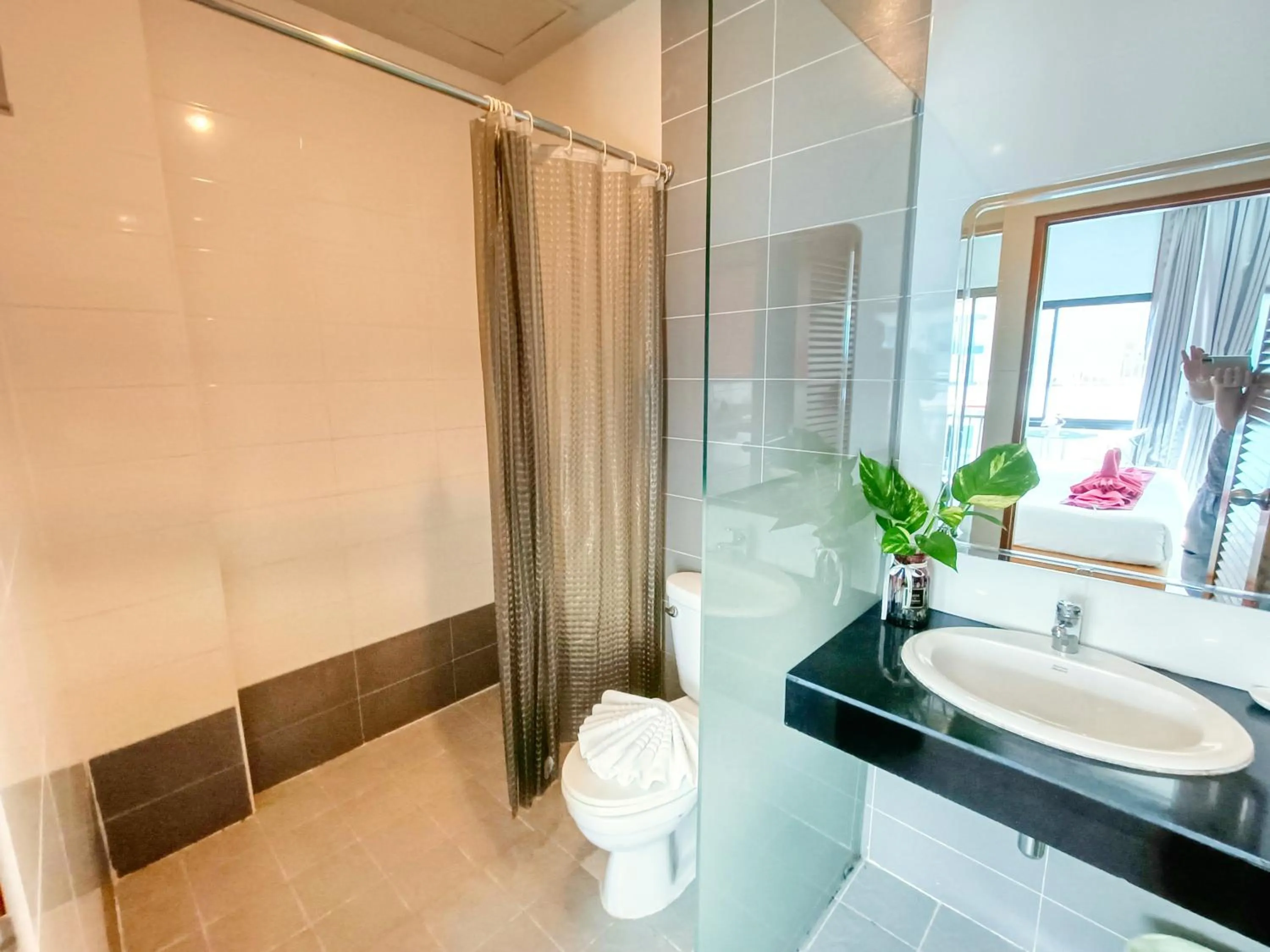 Shower in PJ Patong Resortel