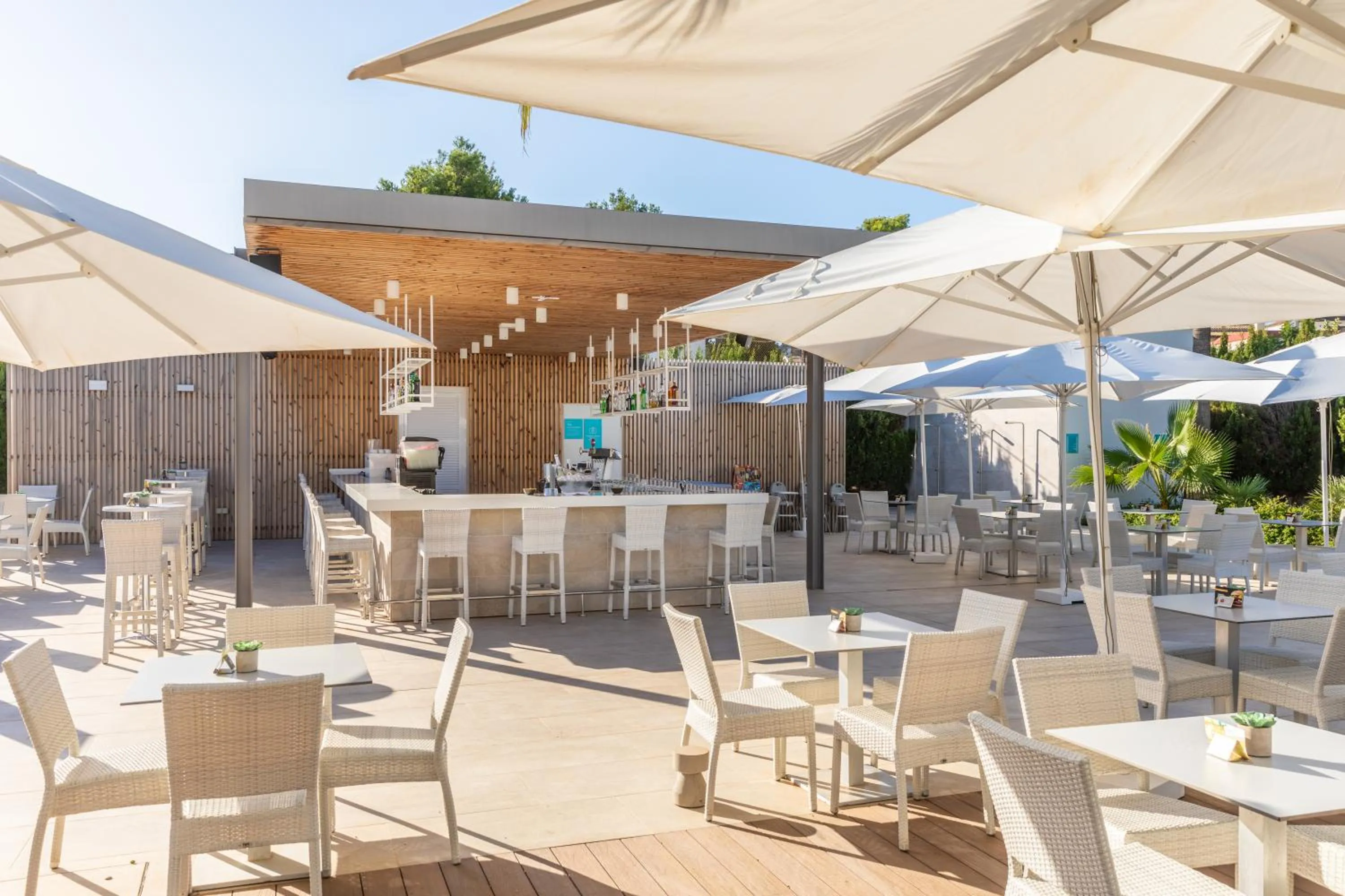 Lounge or bar in JS Portocolom Suites