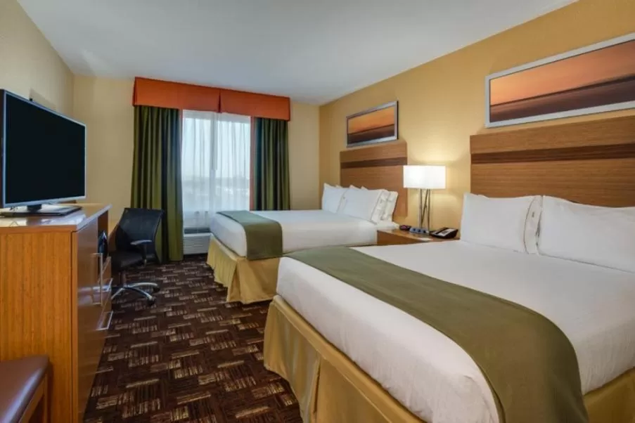 Bedroom, Bed in Holiday Inn Express Fort Lauderdale Airport South by IHG