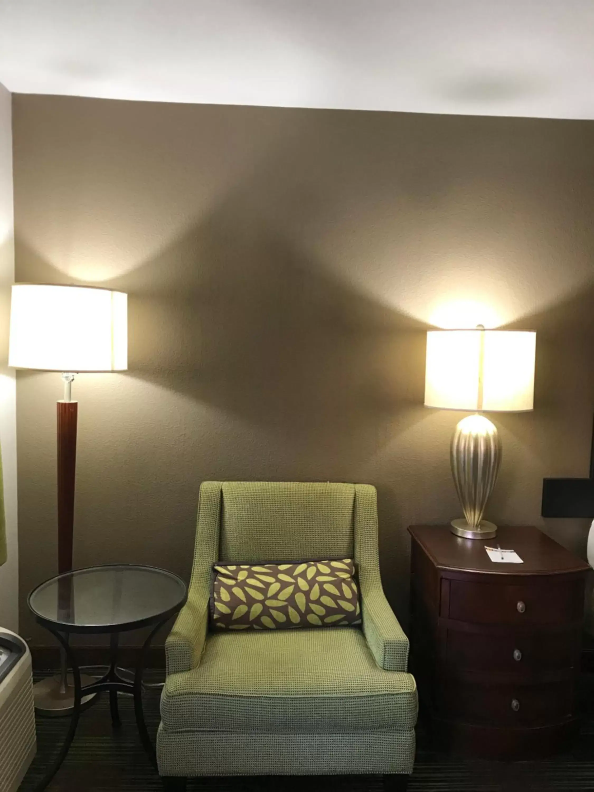 King Suite - Non-Smoking in Super 8 by Wyndham Oxford King Suite - Non-Smoking in Super 8 by Wyndham Oxford