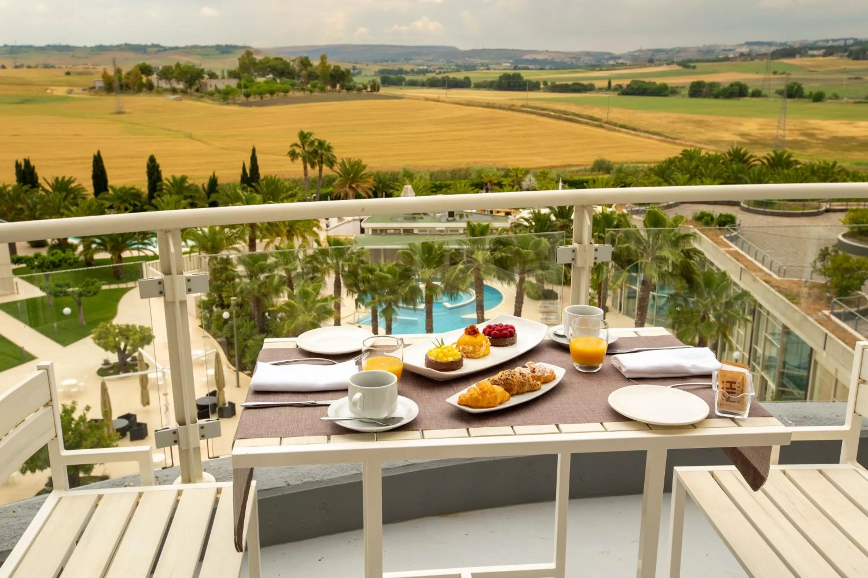 Patio in UNA HOTELS MH Matera