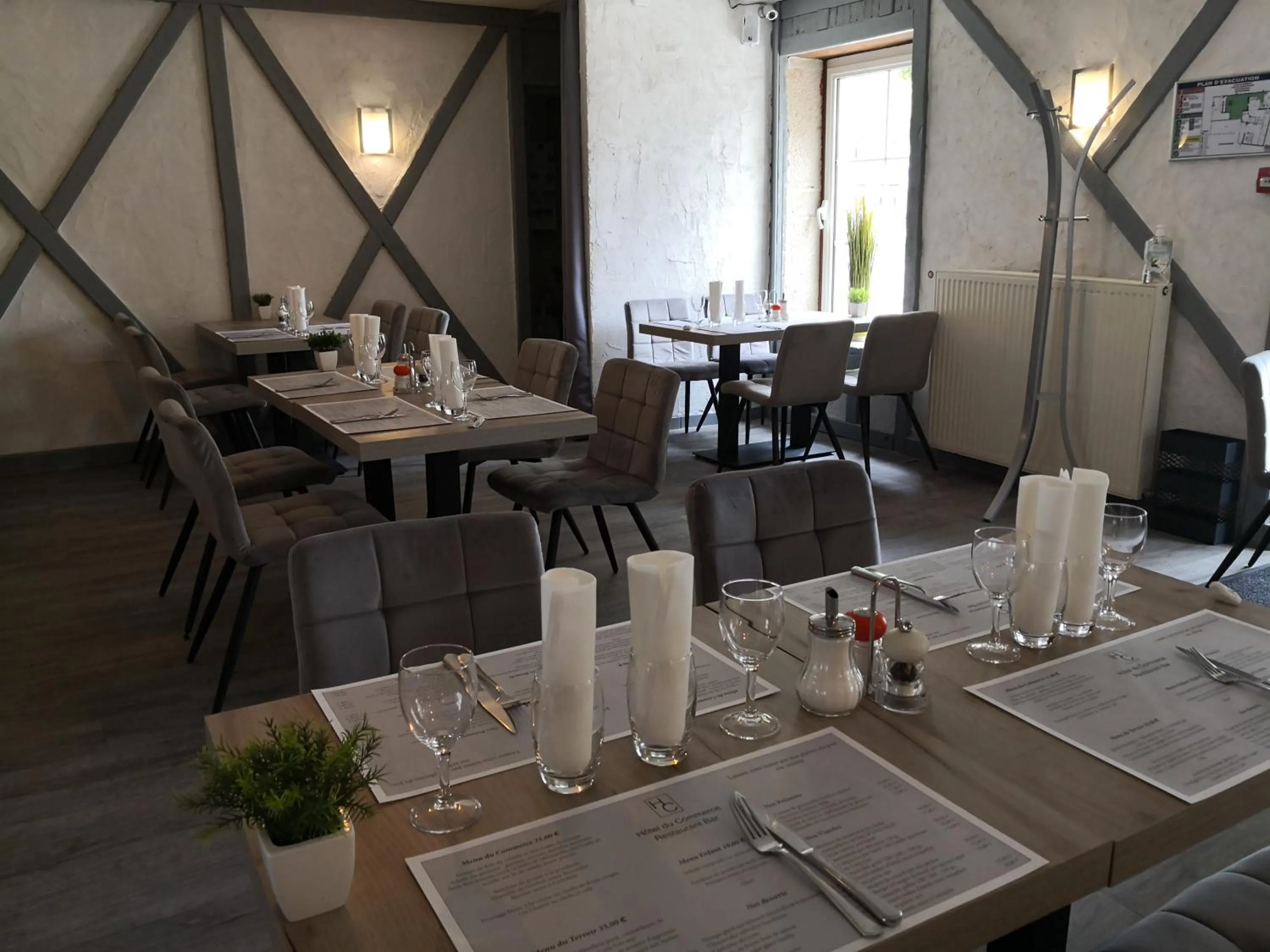 Restaurant/places to eat in Hotel du Commerce