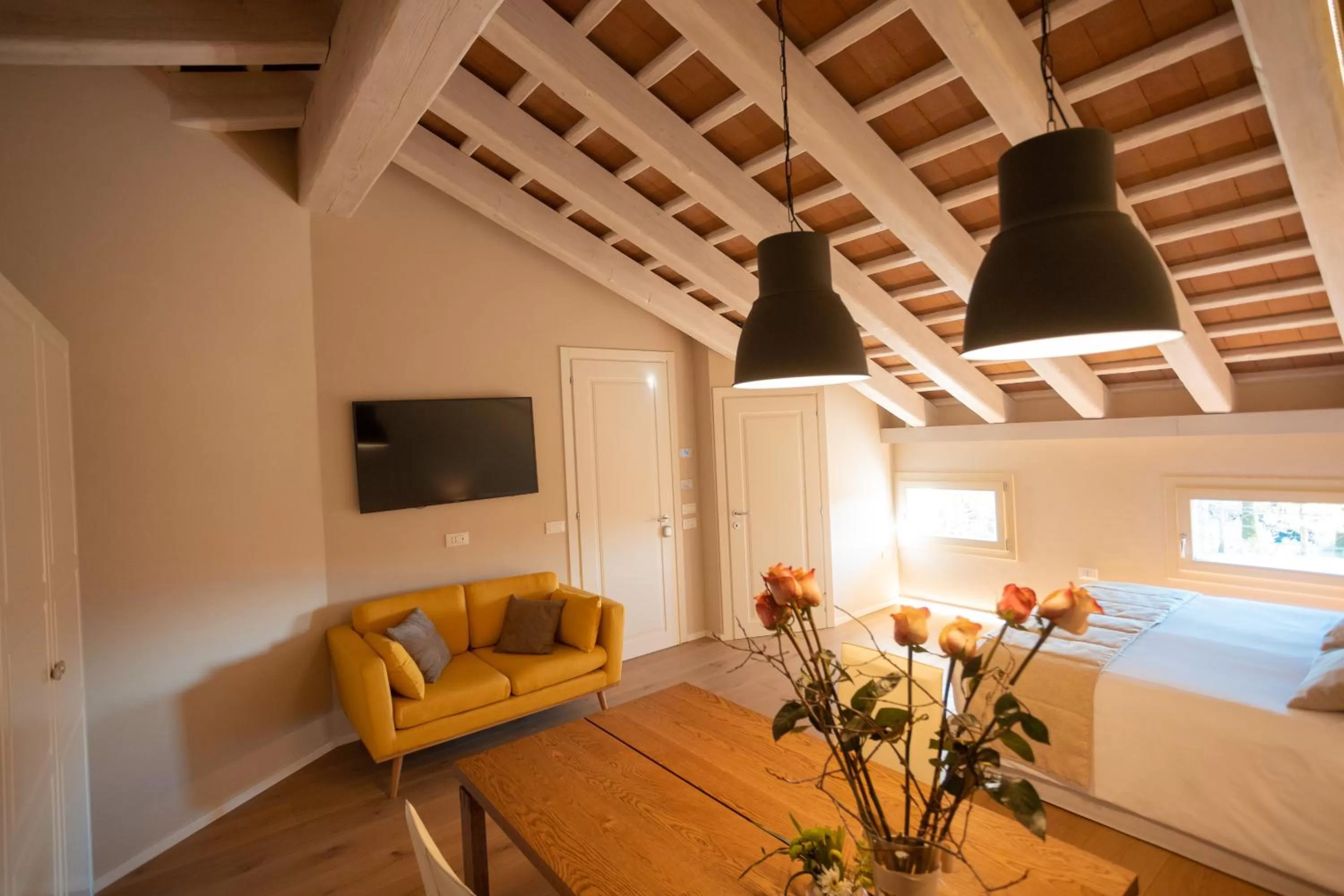 Communal lounge/ TV room in Borghetto San Biagio Relais Agriturismo