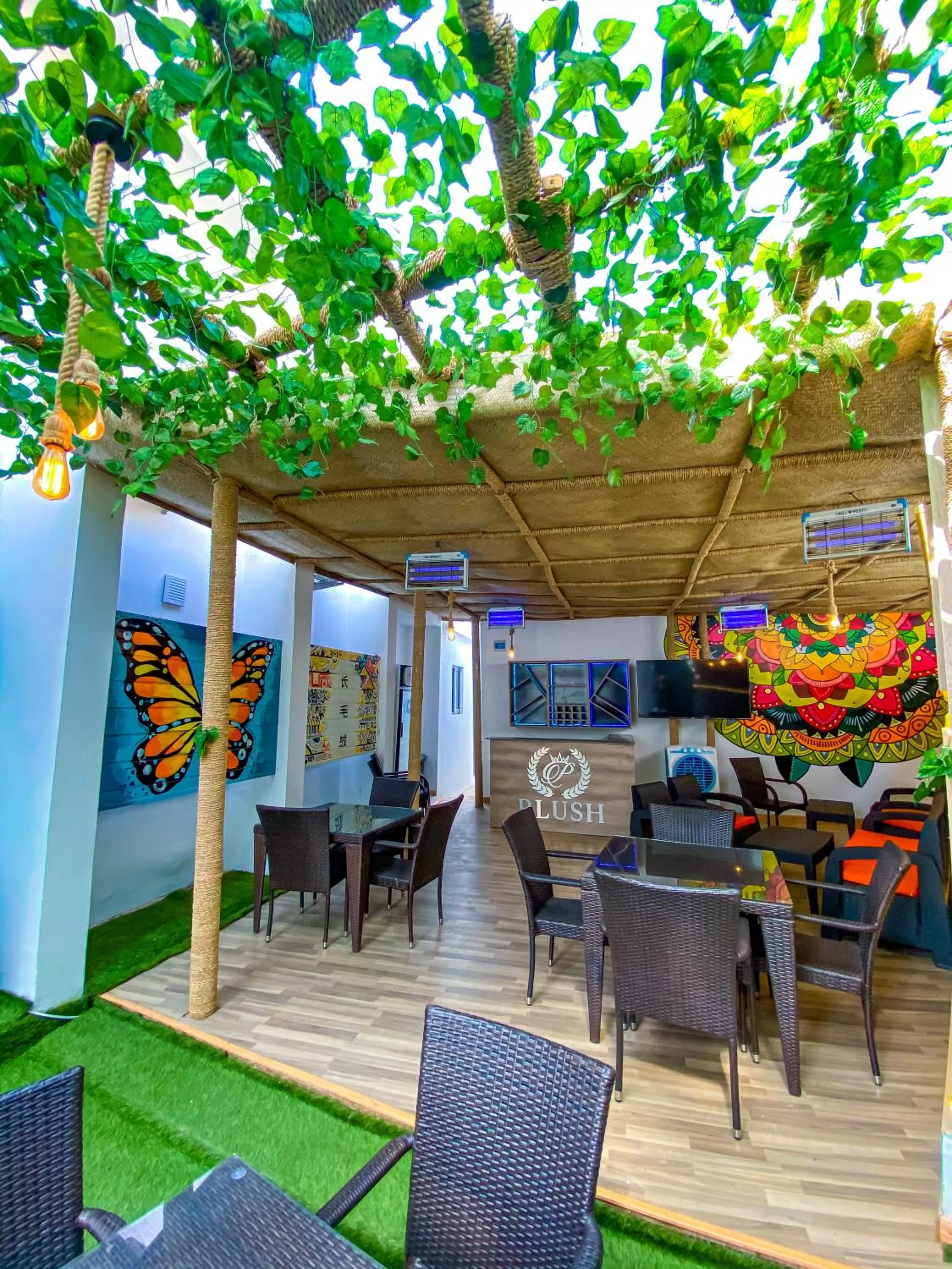 Lounge or bar, Restaurant/Places to Eat in Plush Hotel,Abuja