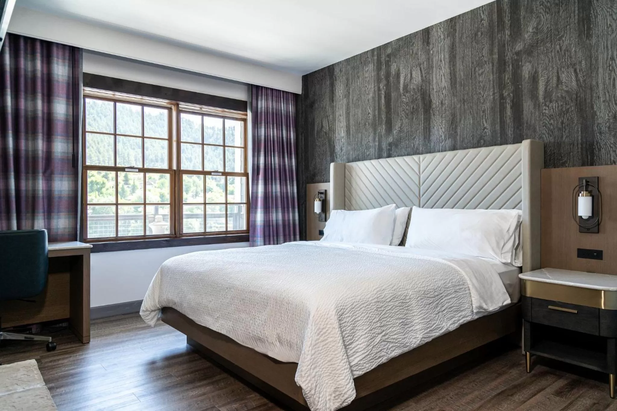 Photo of the whole room, Bed in Holiday Inn Resort Deadwood Mountain Grand by IHG