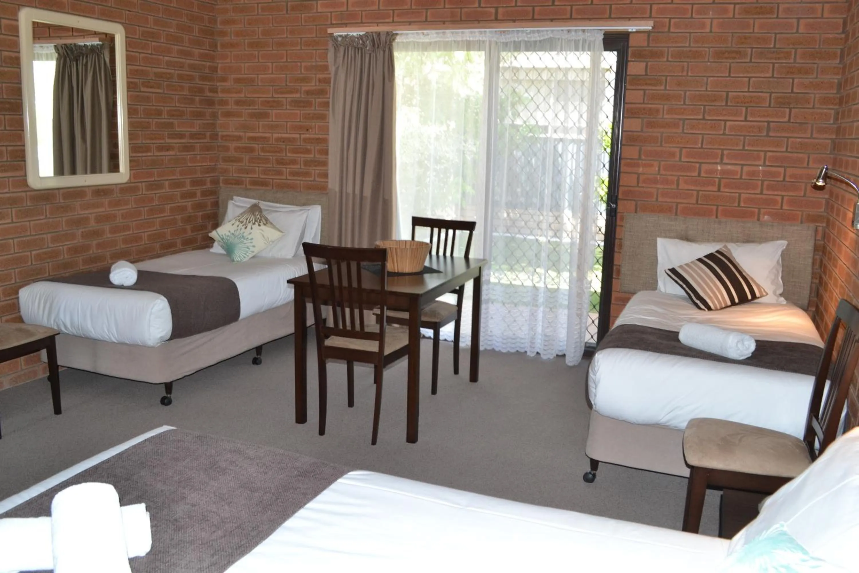 Bedroom, Bed in Ashleigh Court Motor Inn