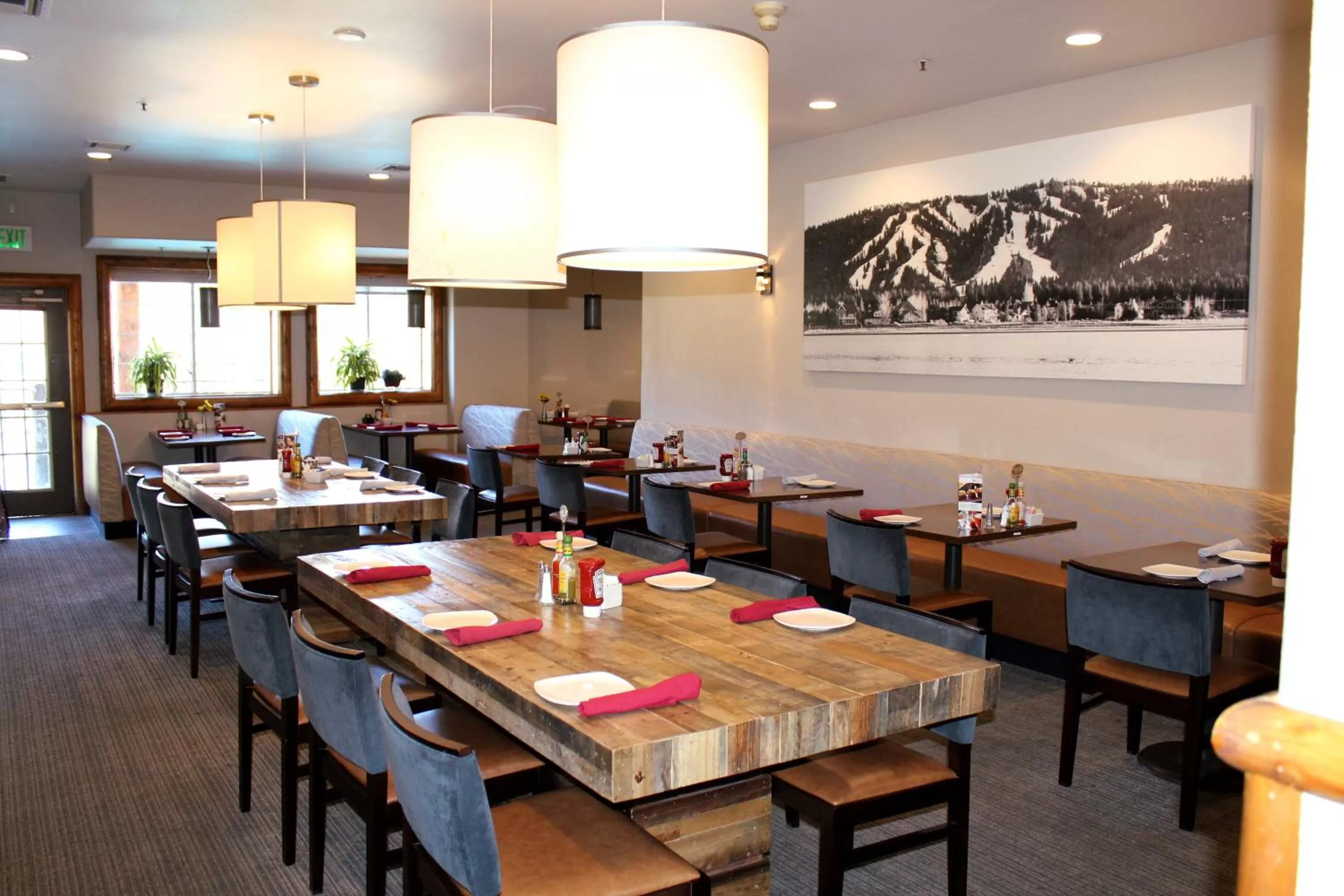 Restaurant/places to eat in Holiday Inn Resort The Lodge at Big Bear Lake by IHG